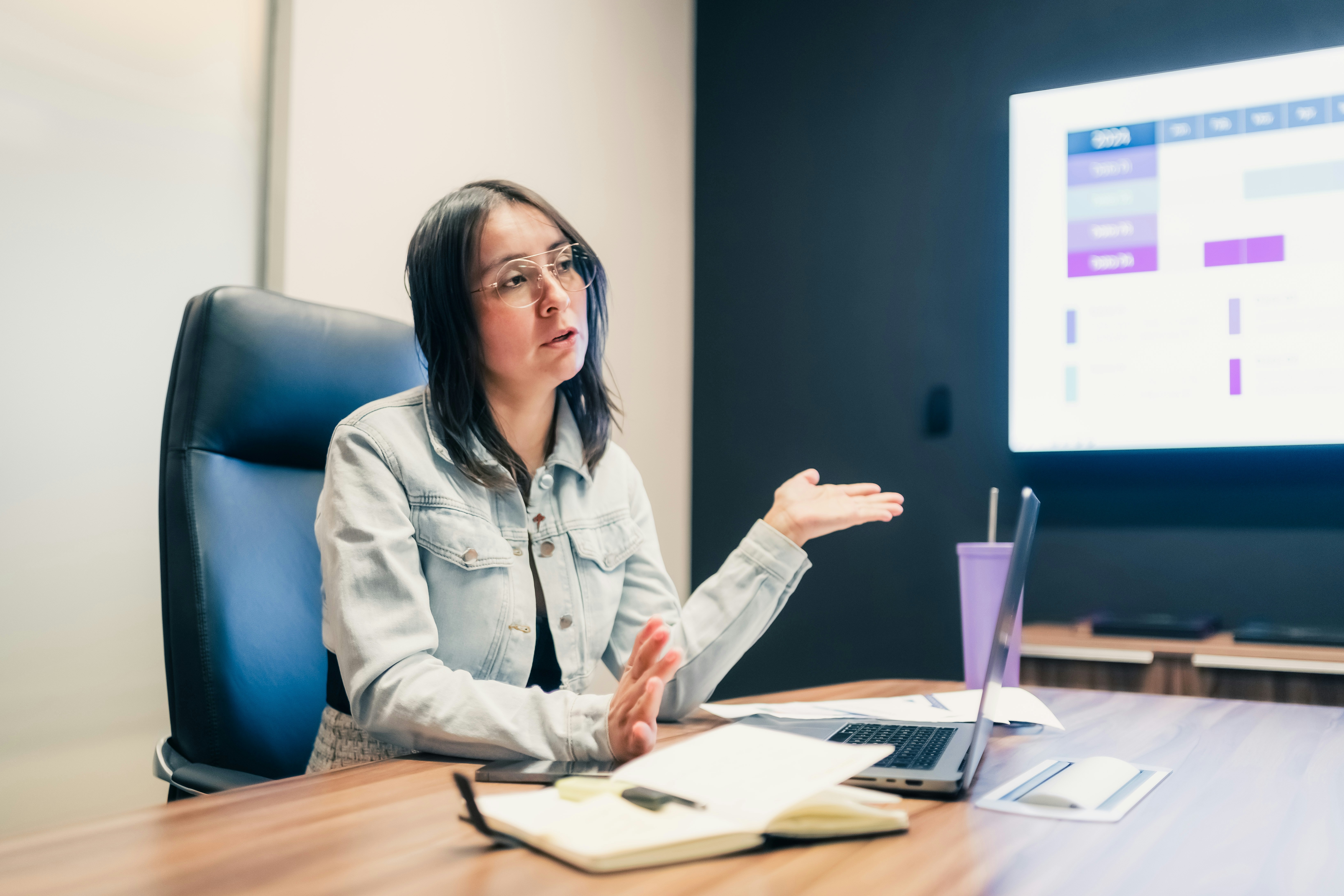 Speaking Power: Why the Professionals Who Advance Are the Ones Who Command a Room