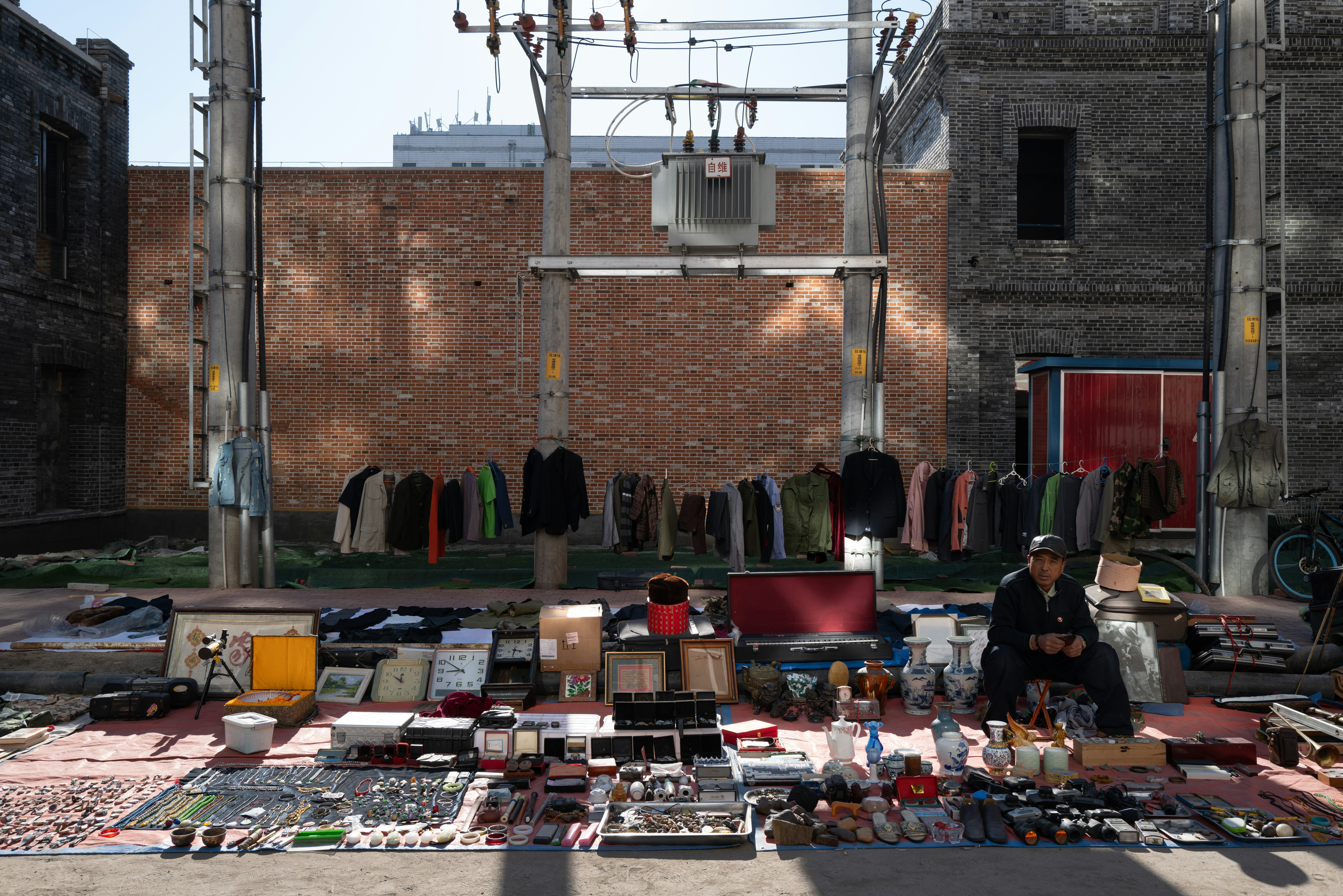 Hybrid Garage Sales & Micro‑Popups: Advanced Strategies for Local Sellers (2026)