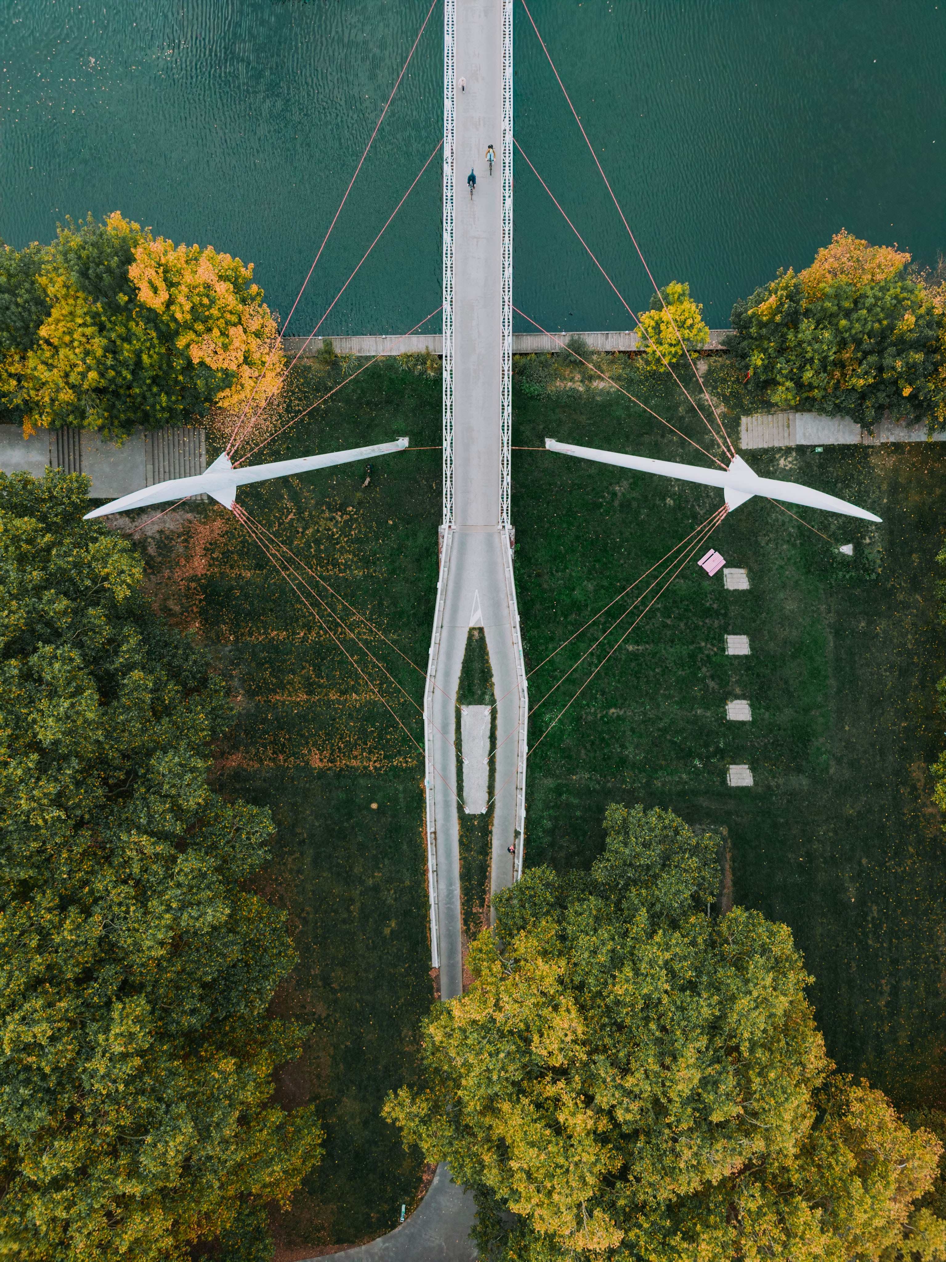 flying cars, futuristic design, urban landscape, aviation concept, ilustrasi artikel Explore Futuristic Flying Car Concept Wallpapers 3