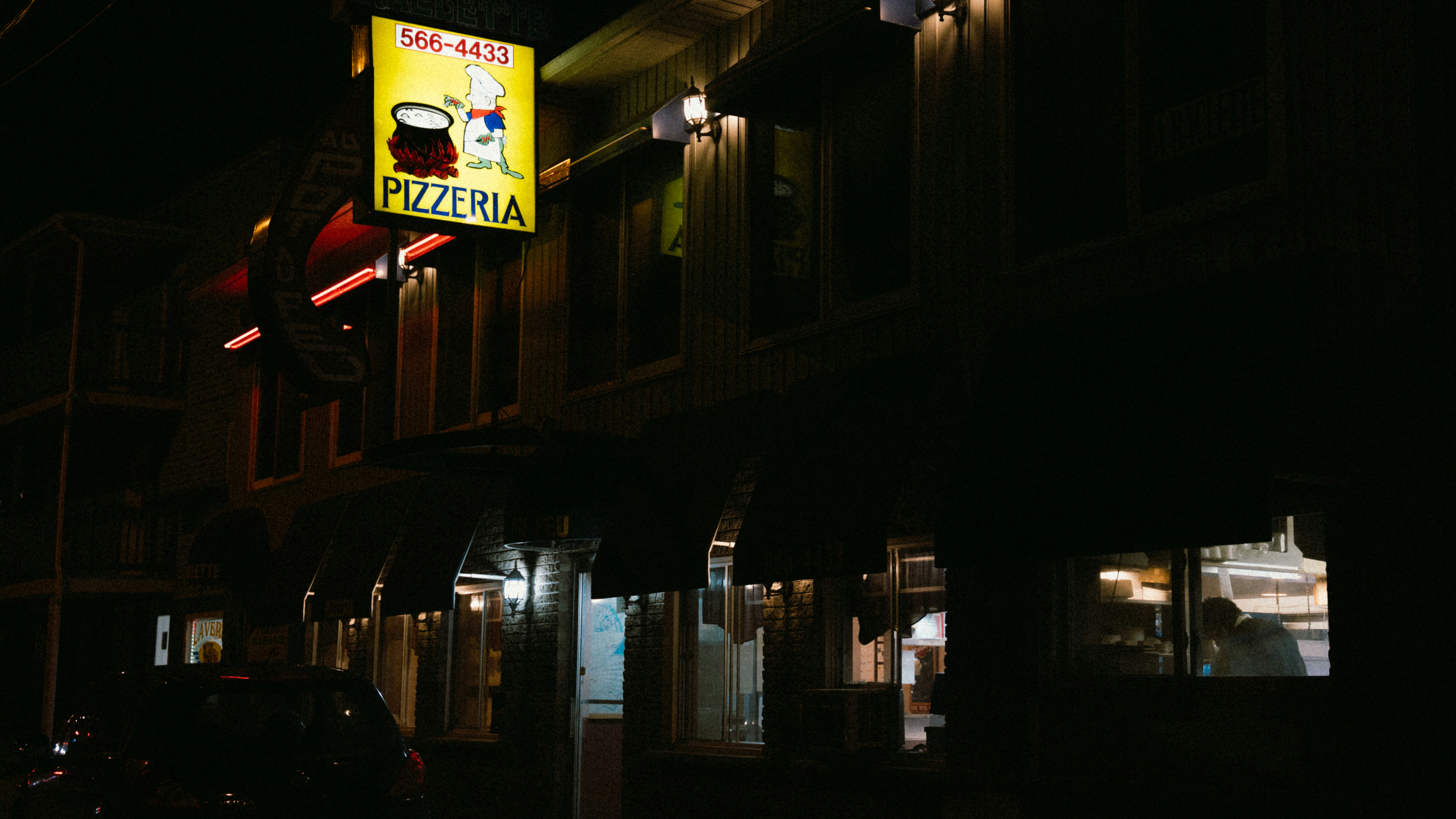 Cancellation Fees: Navigating the Business Side of Pizzeria Bookings