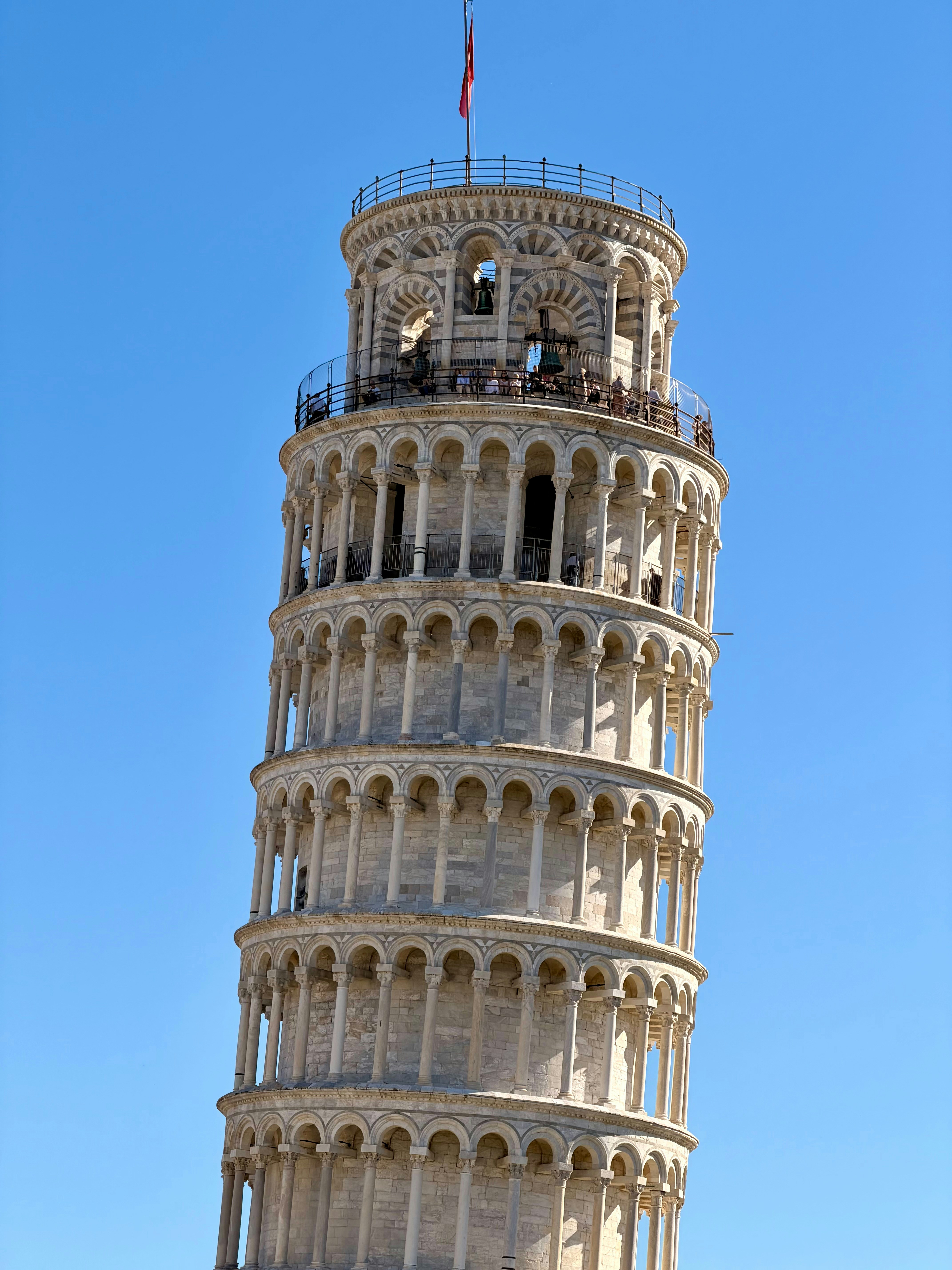 The leaning tower of pisa under a clear blue sky