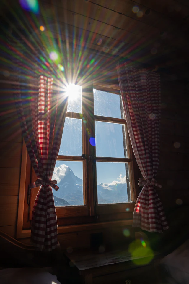 Amanecer visto por la ventana