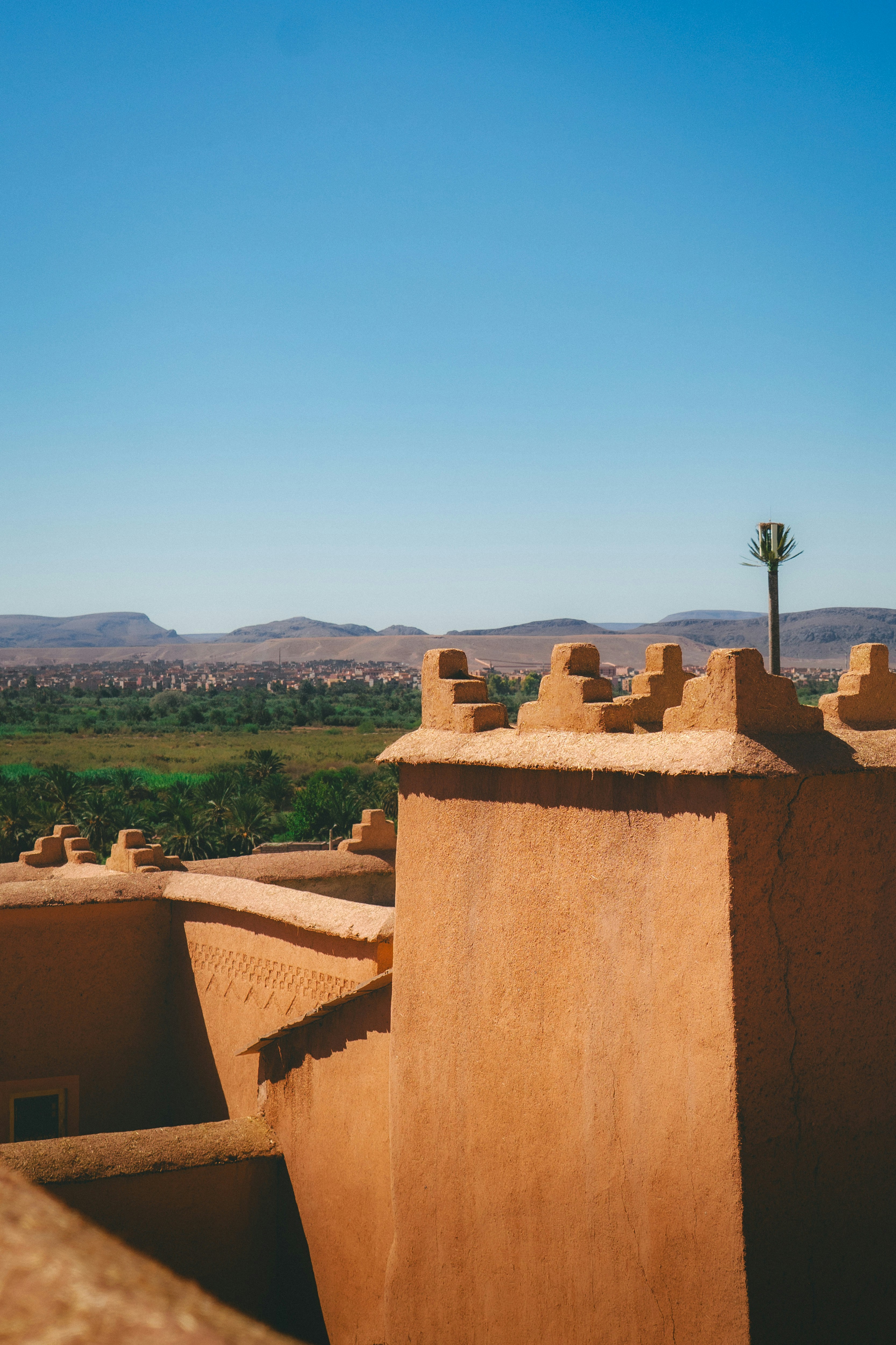 Vista panorámica de Ouarzazate, Marruecos con el desierto al fondo