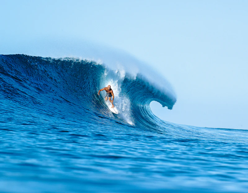 バレルの中を疾走するライディング