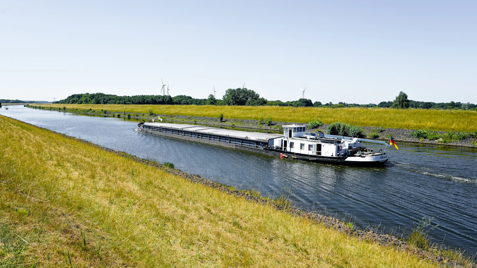 Tijdelijke waterwegfoto — vervang door detail van MTS Flottant