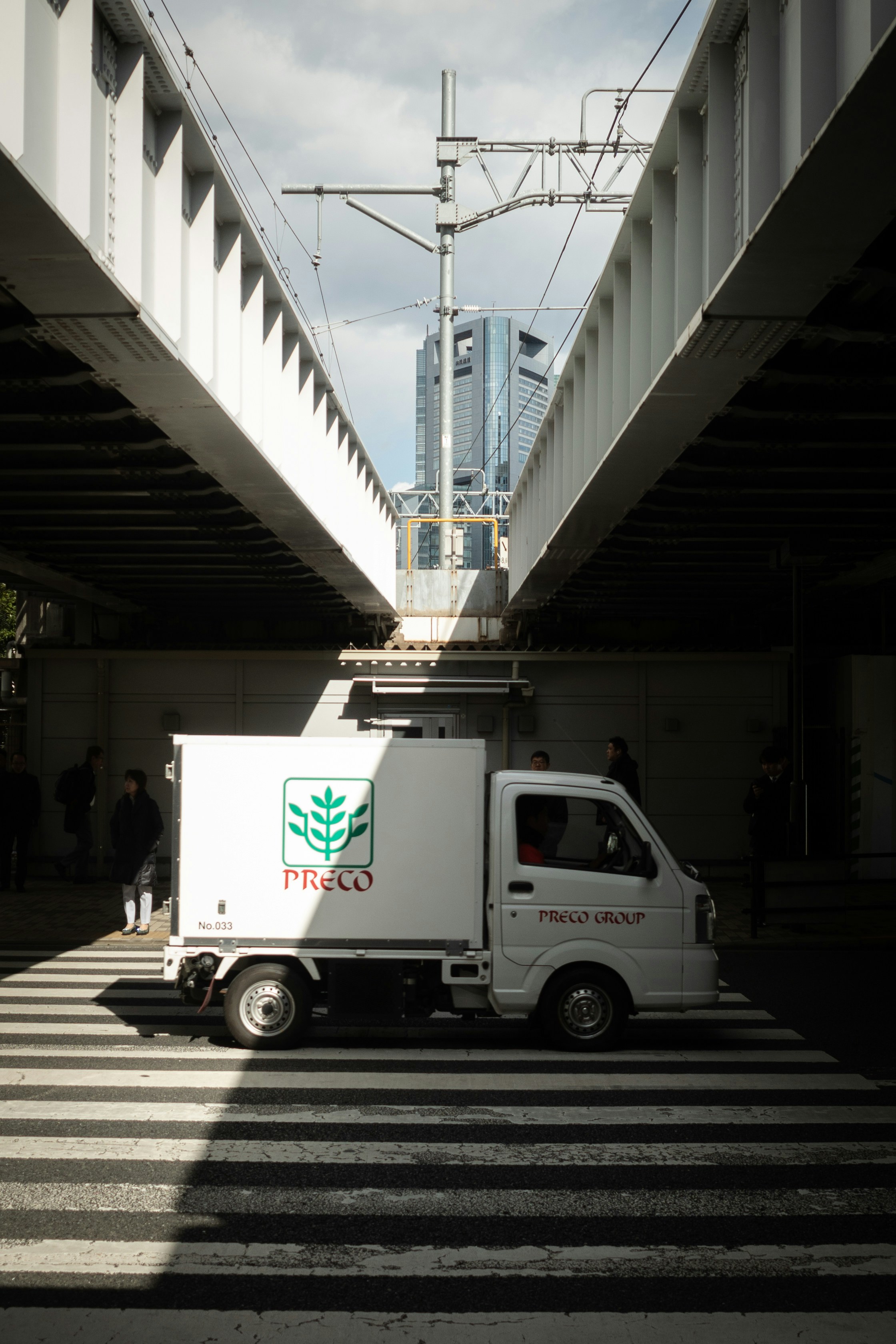 White delivery truck on a crosswalk under railway bridge. - 相关推荐