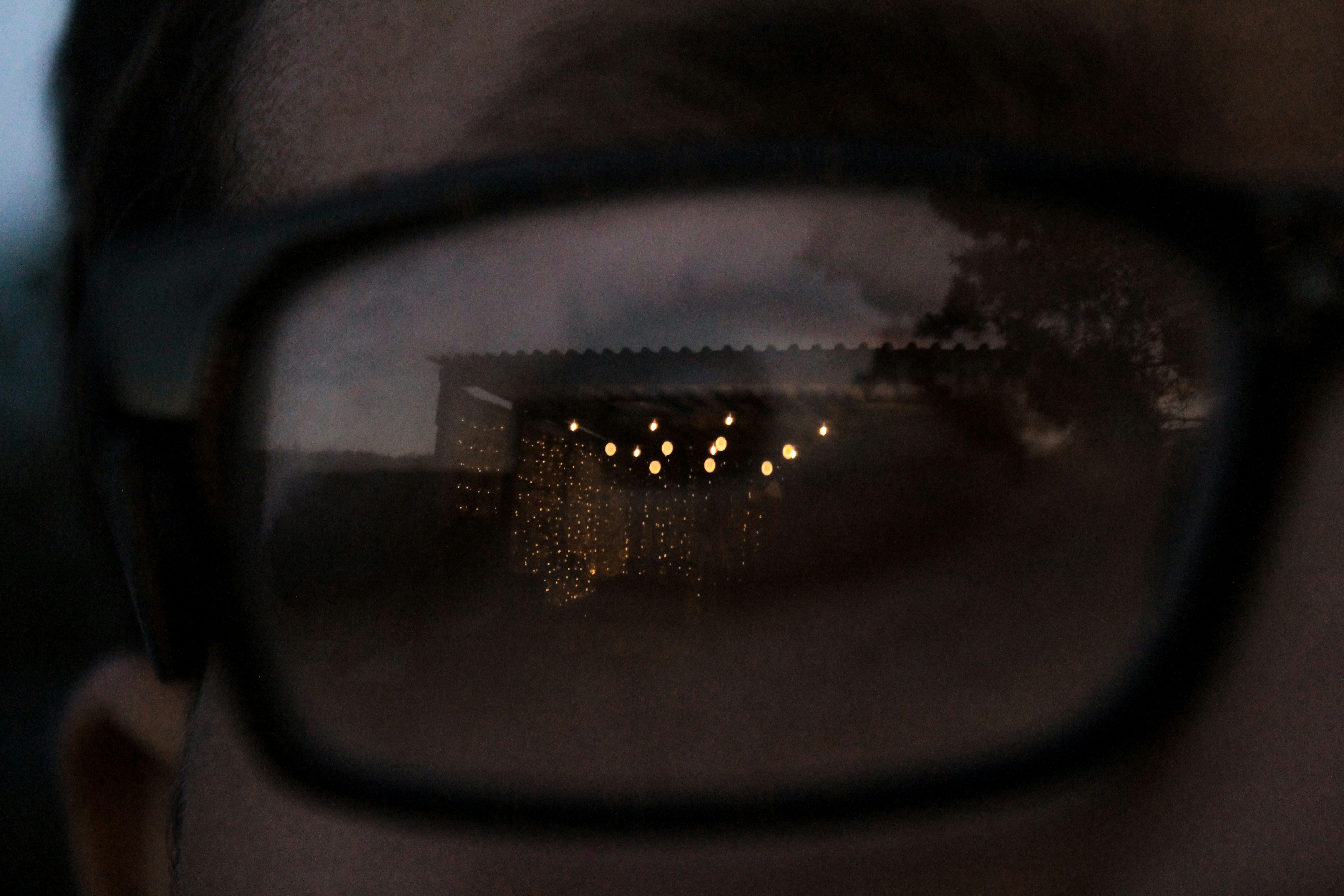 photo-1760806914647-23318df7e9d9?ixid=M3wxMjA3fDB8MXxzZWFyY2h8MTF8fHZpZHJpbyUyMGludGVsaWdlbnRlJTIwZGUlMjBwcml2YWNpZGFkfGVufDB8fHx8MTc2NzI1MTY3OXww\u0026ixlib=rb-4.1.0