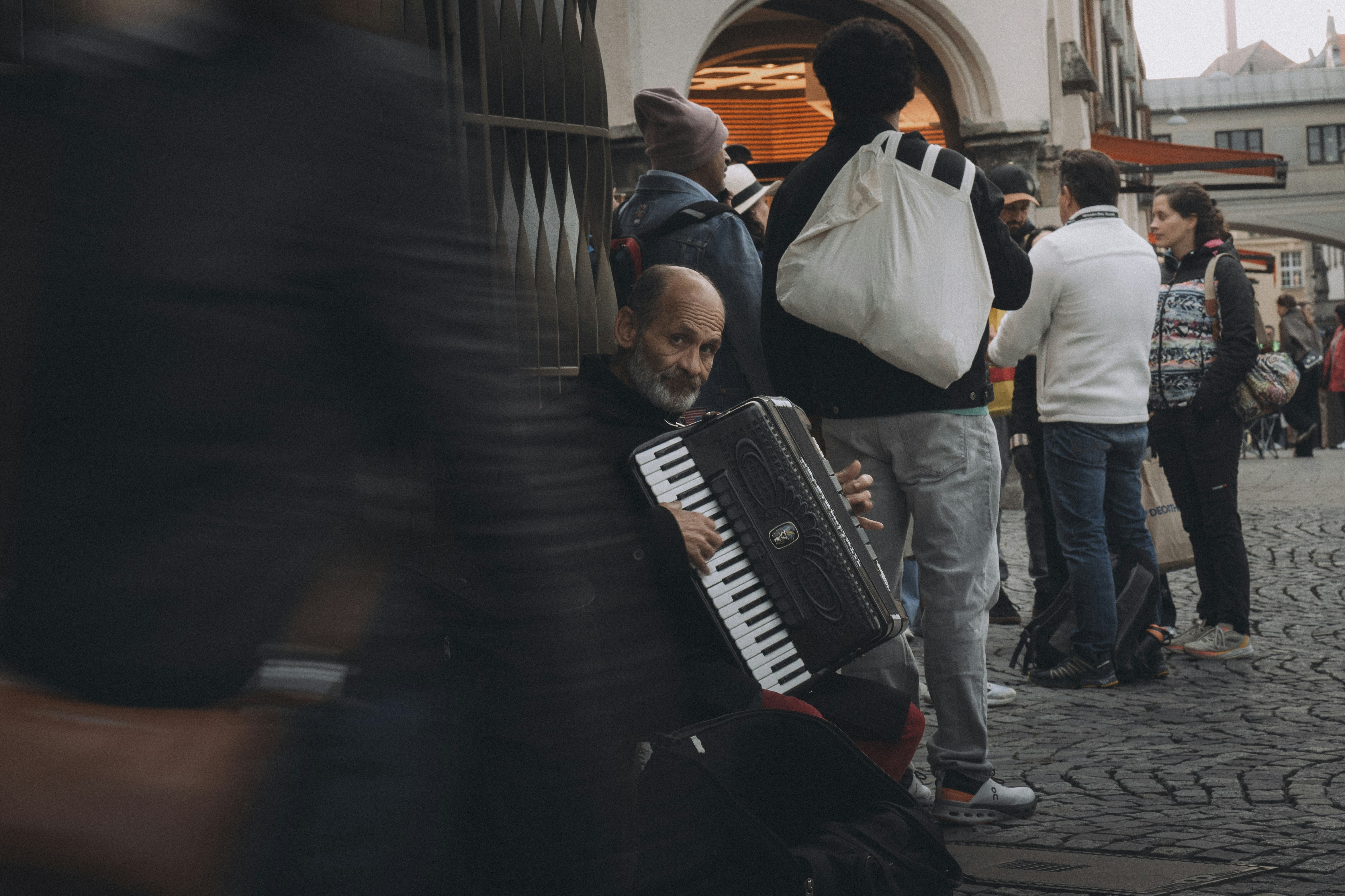 Als Musiker eine Booking-Agentur finden: Tipps für Künstler im Bereich Folk und Weltmusik