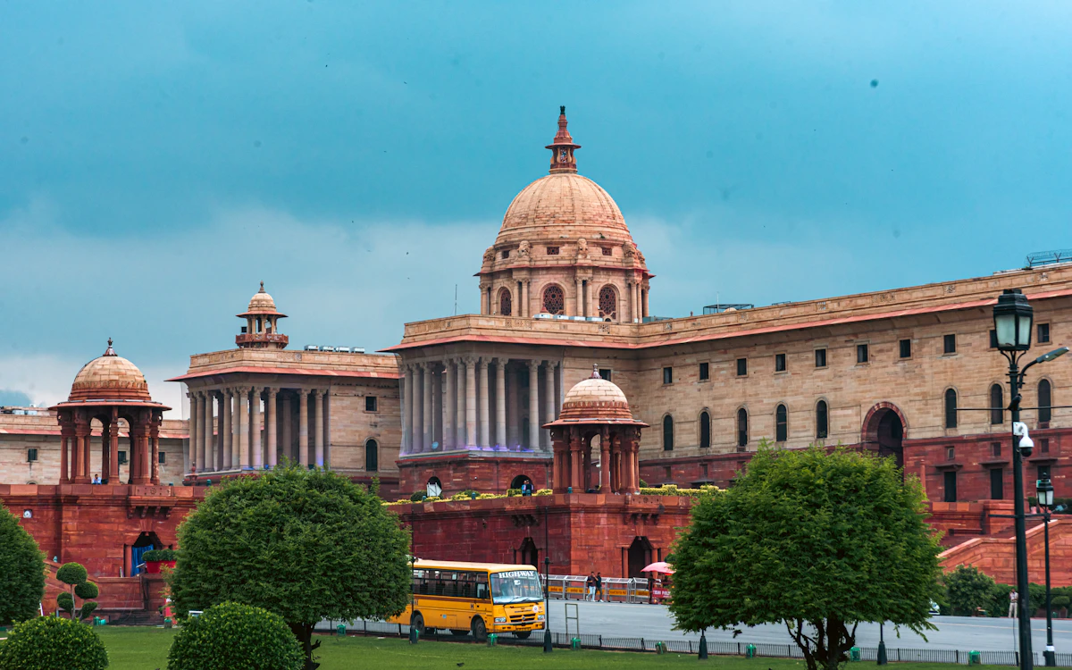 Force Tempo (17-Seater)