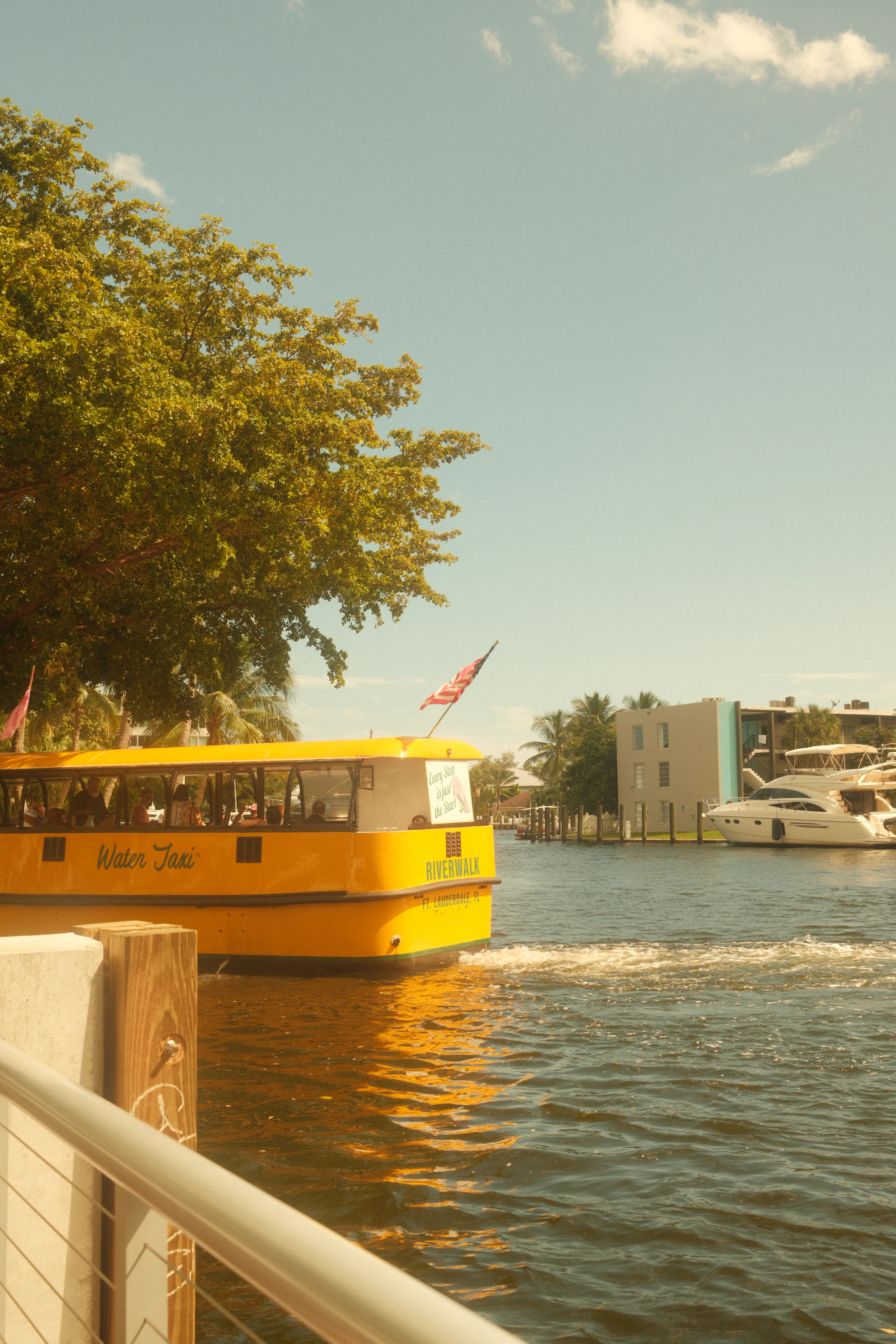 Tour boat on the New River at the Fort Lauderdale Riverwalk