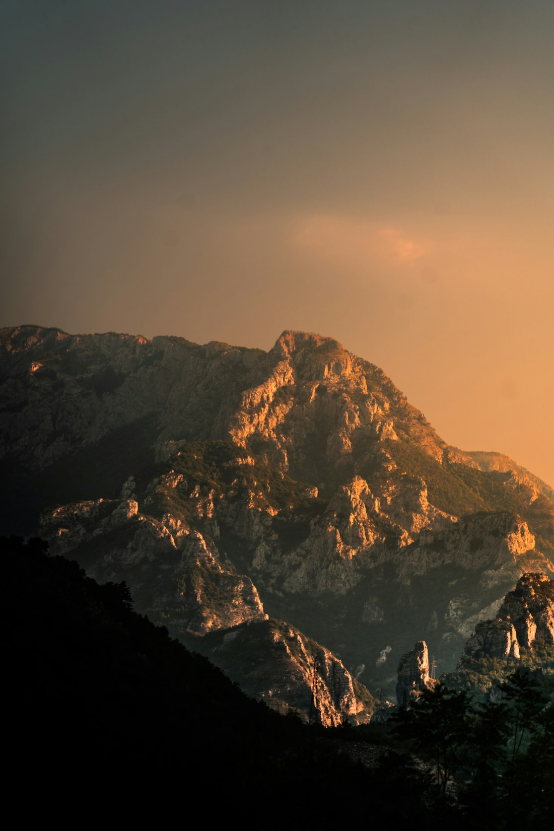Golden sunlit mountain — Mateusz Kamieniarz on Unsplash