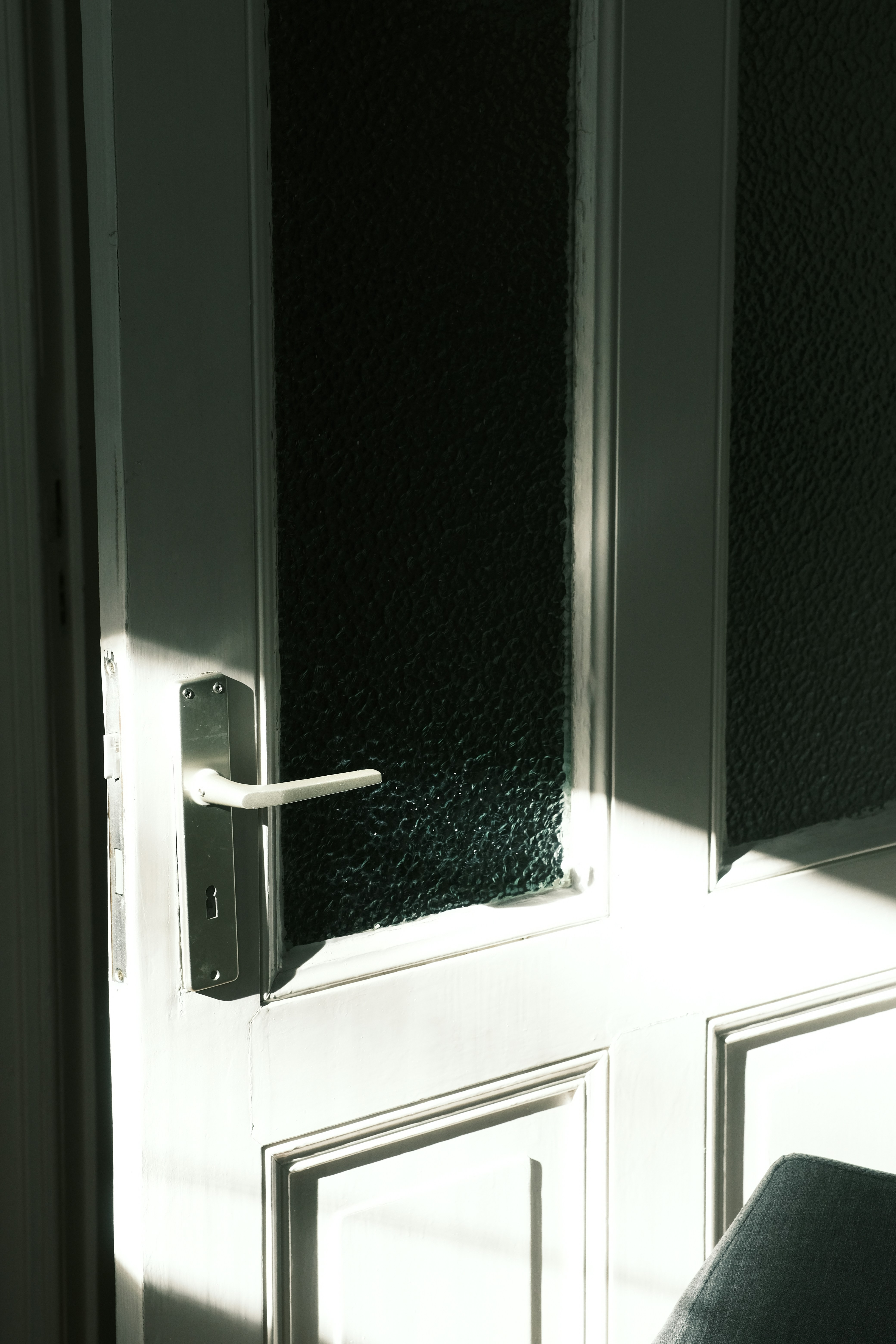 photo-1760893769005-b3d617bd7a69?ixid=M3wxMjA3fDB8MXxzZWFyY2h8MjB8fHByaXZhY3klMjBmb3IlMjBnbGFzcyUyMGZyb250JTIwZG9vcnxlbnwwfHx8fDE3NjIzMzc0MDV8MA\u0026ixlib=rb-4.1.0