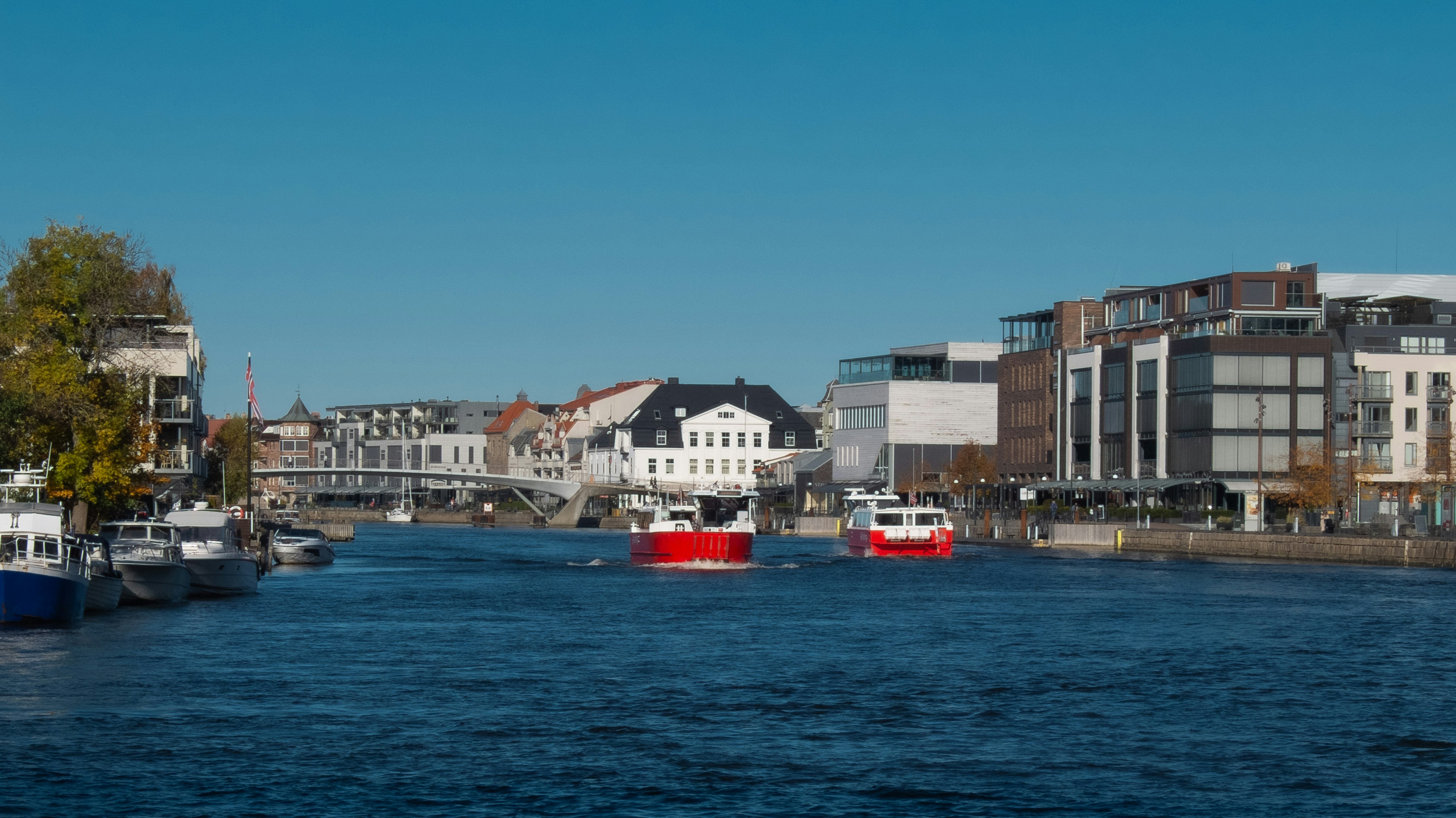 Photo by gunnarridder