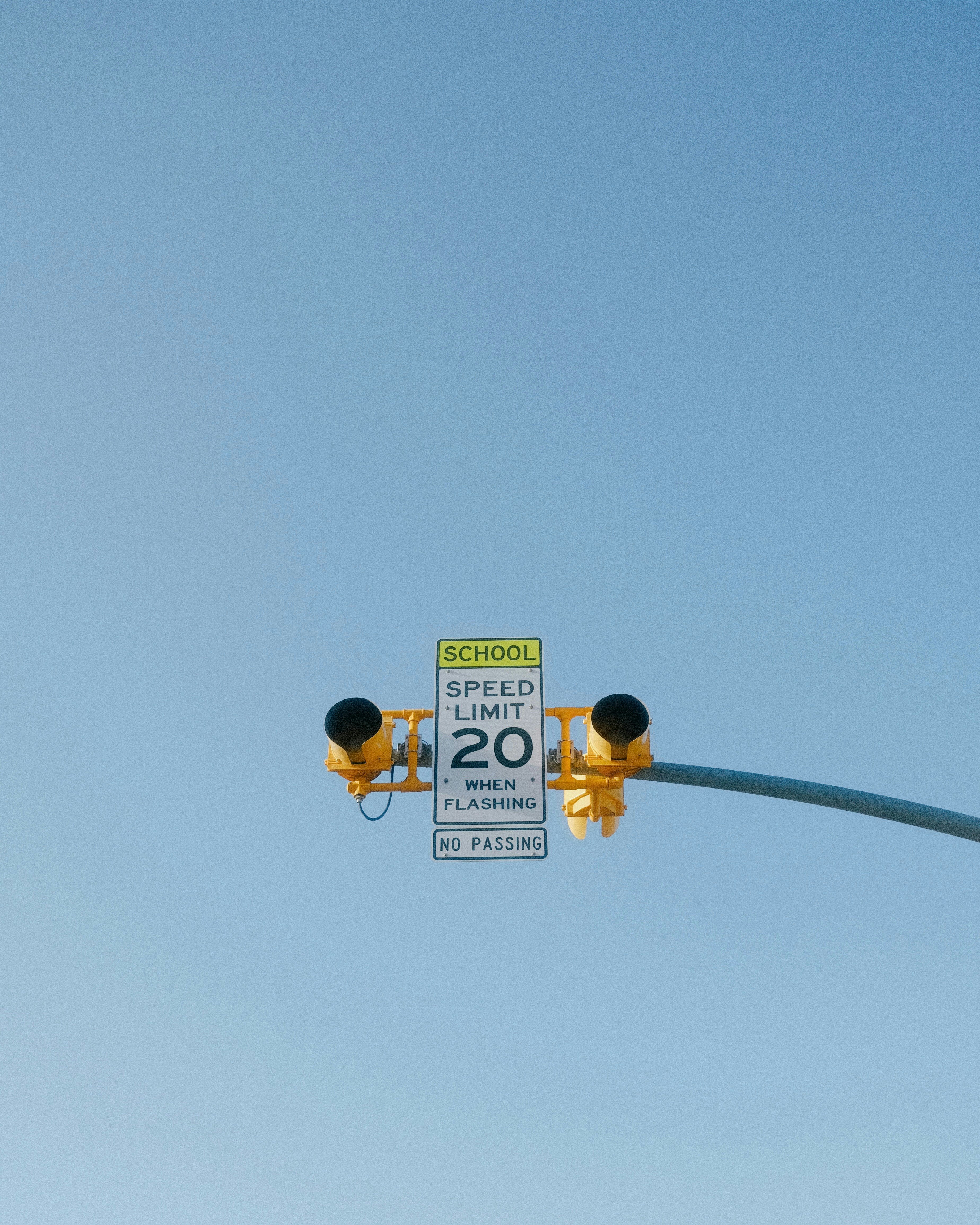 School speed limit sign with traffic lights.