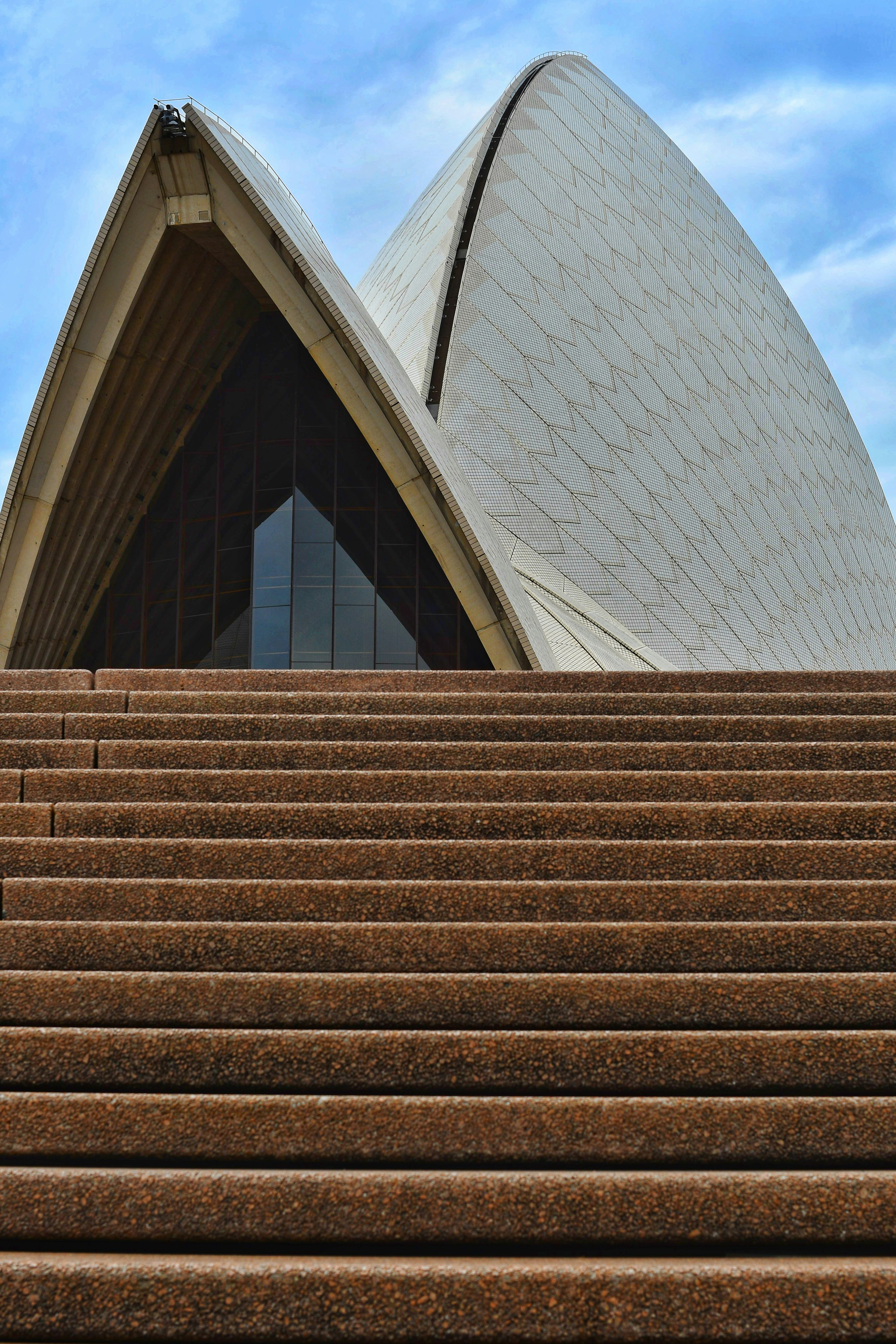 Opéra de Sydney avec de grandes marches en pierre
