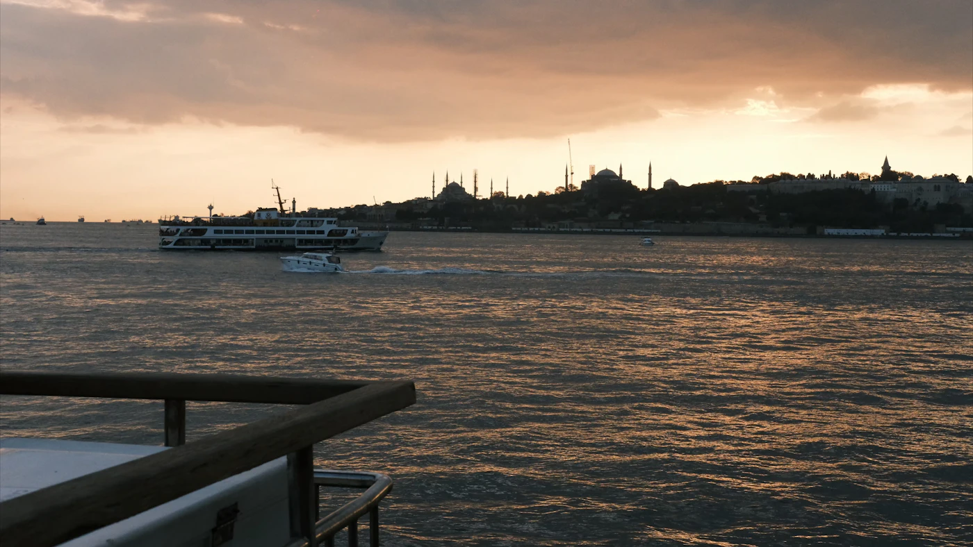 Die Hagia Sophia und der Bosporus im Abendlicht von Istanbul