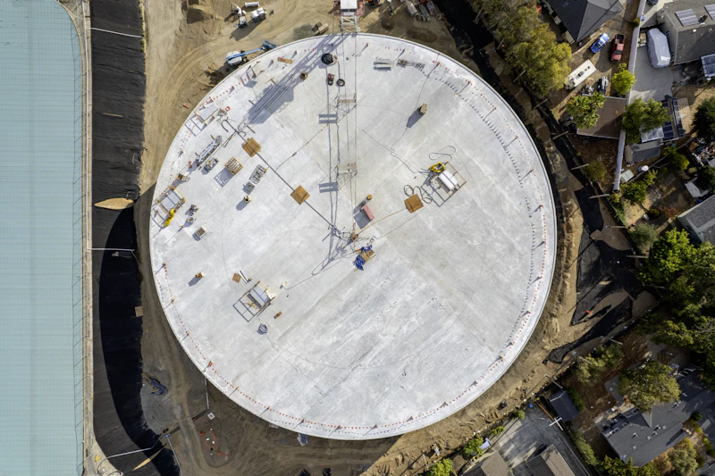 Construction site management and supervision