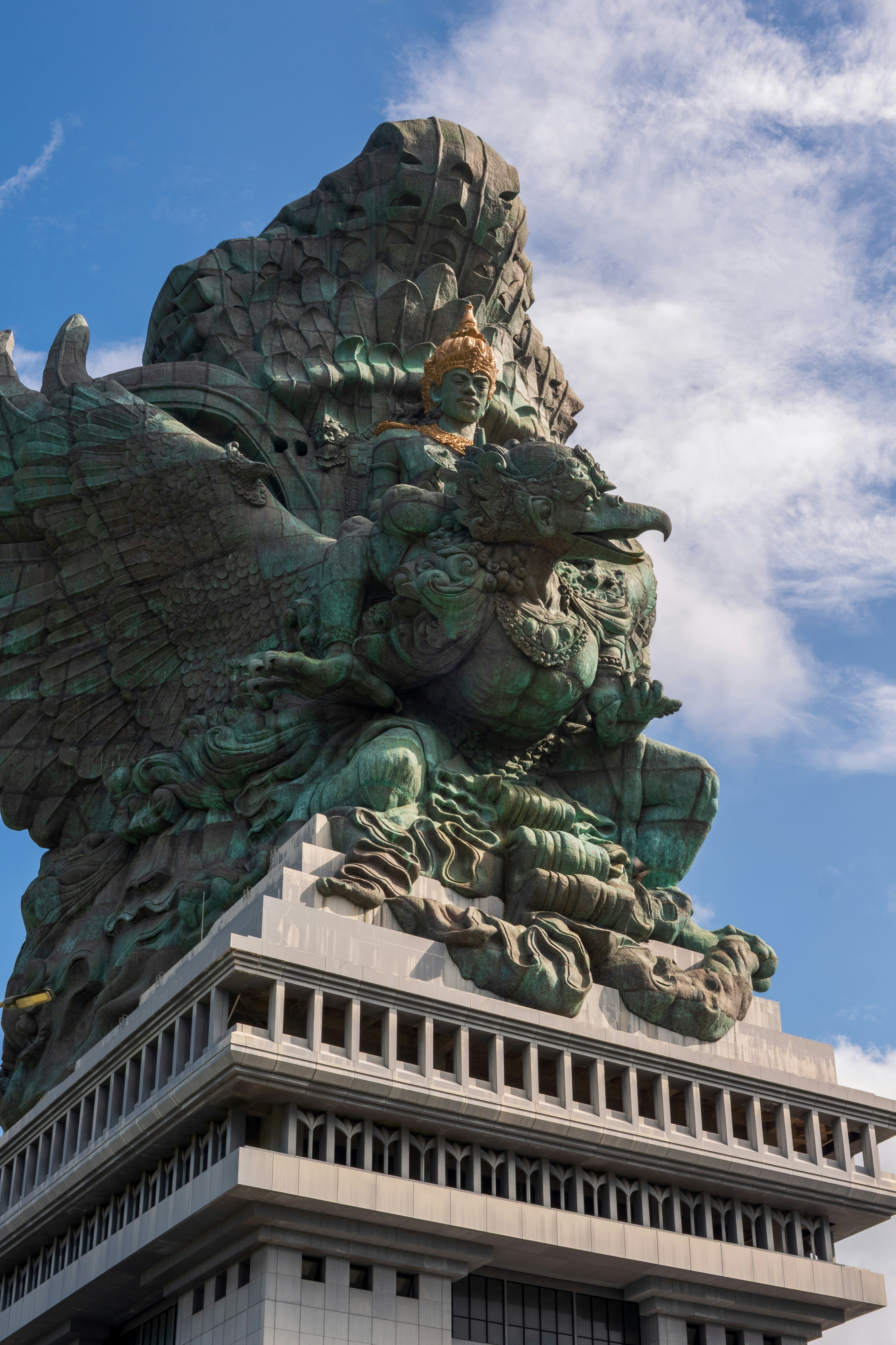 Patung monumental taman budaya garuda wisnu kencana
