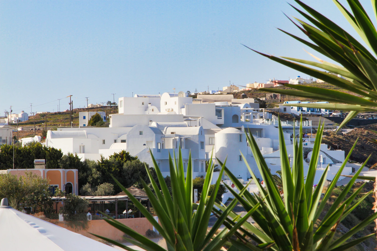 Katikies Santorini: Cliffside Icon Above the Caldera at Oia