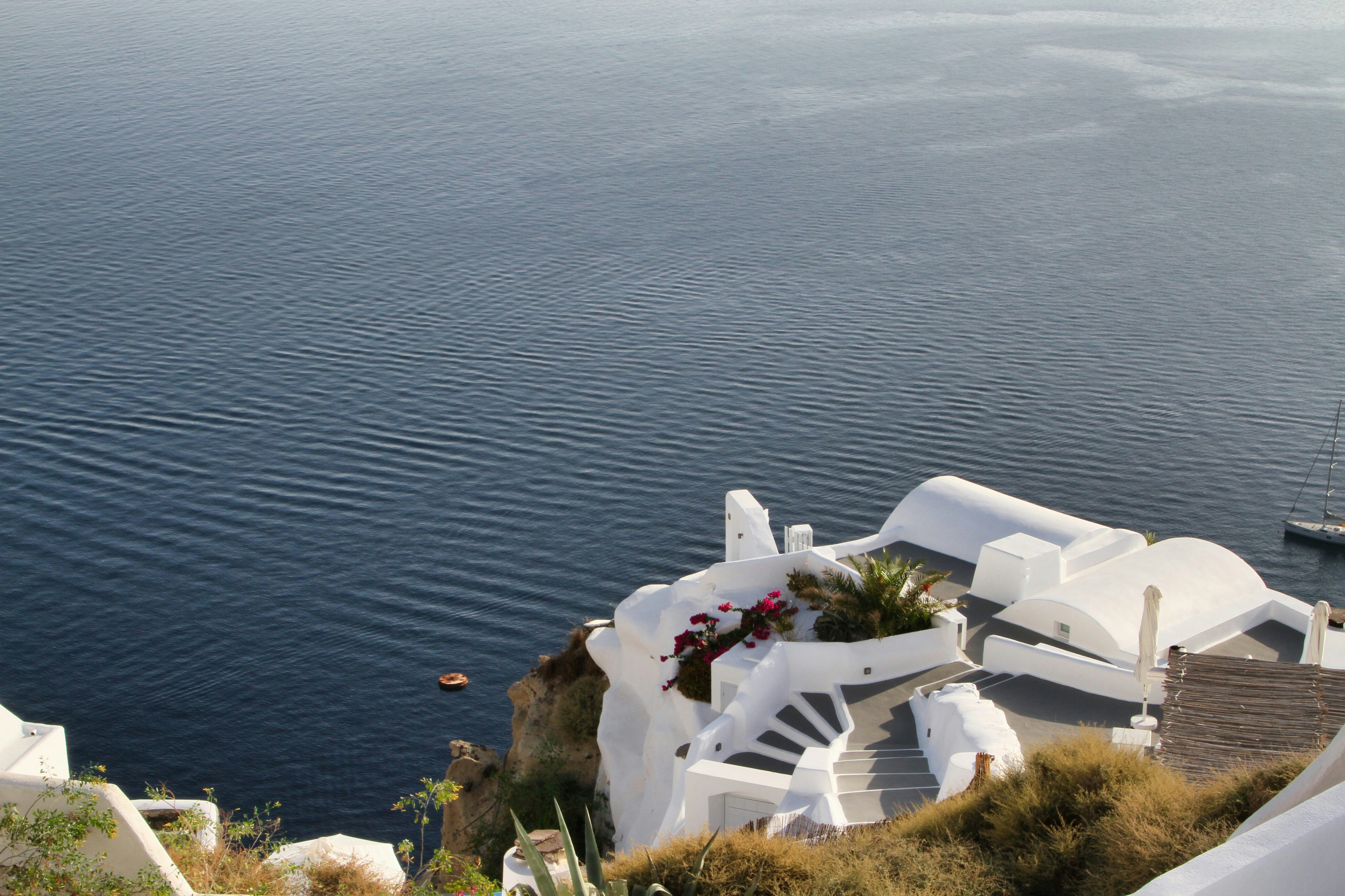 Charming Stays in Oia