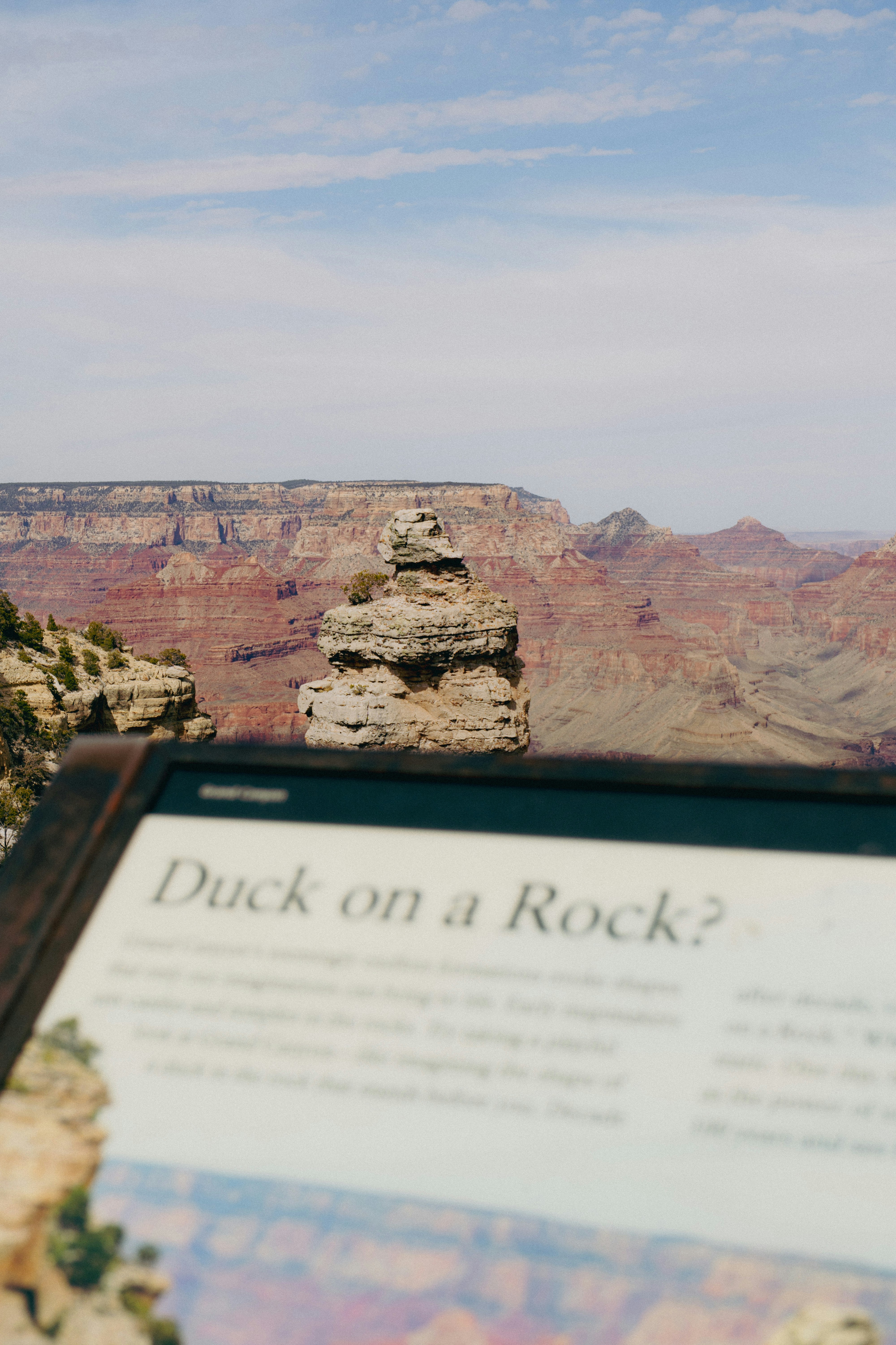 Formasi batuan di grand canyon dengan tanda