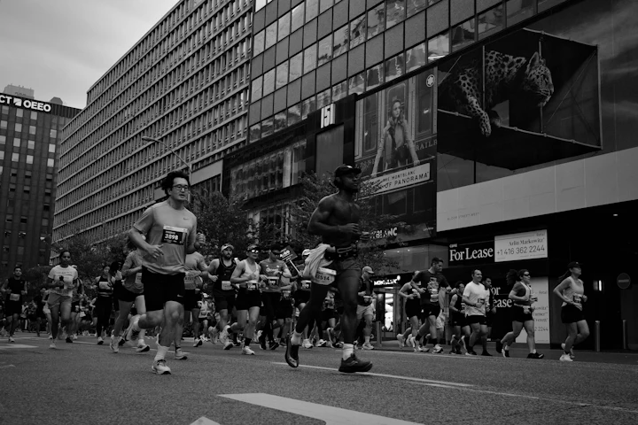 Corredores de elite numa avenida de cidade grande, vibe de major