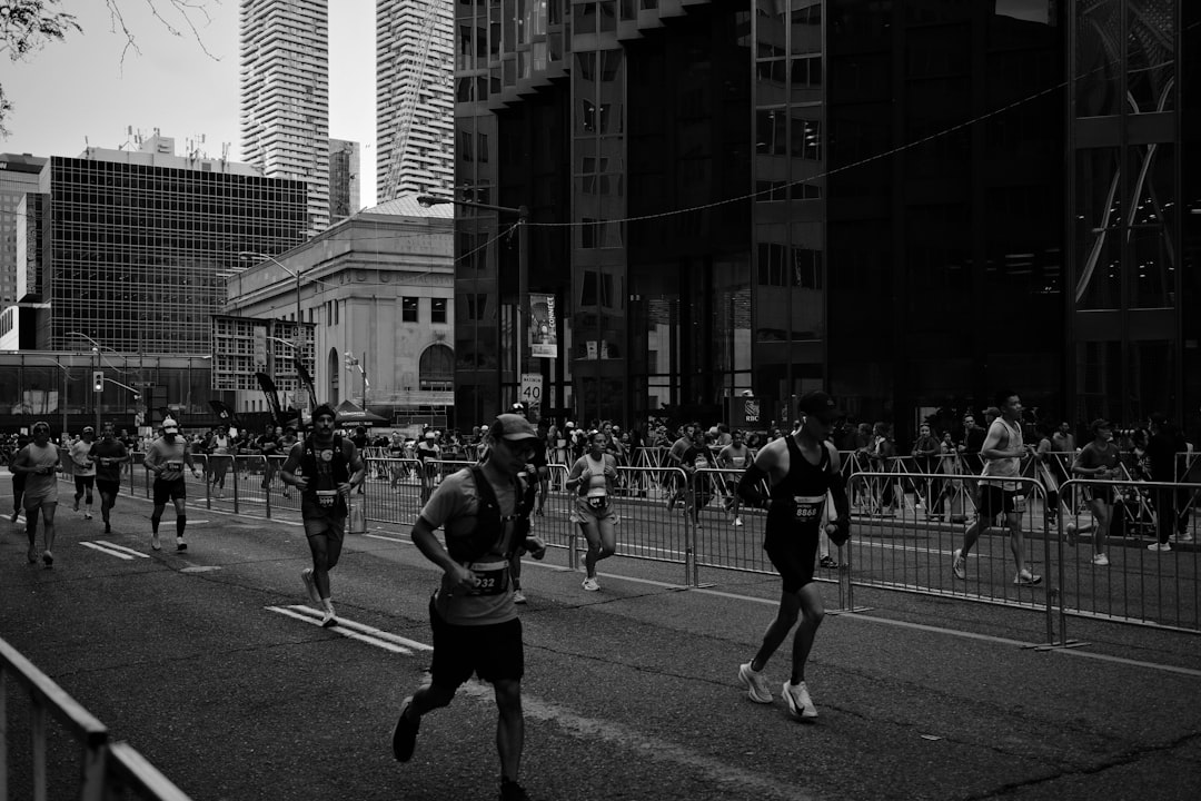 Corredores em prova de maratona urbana