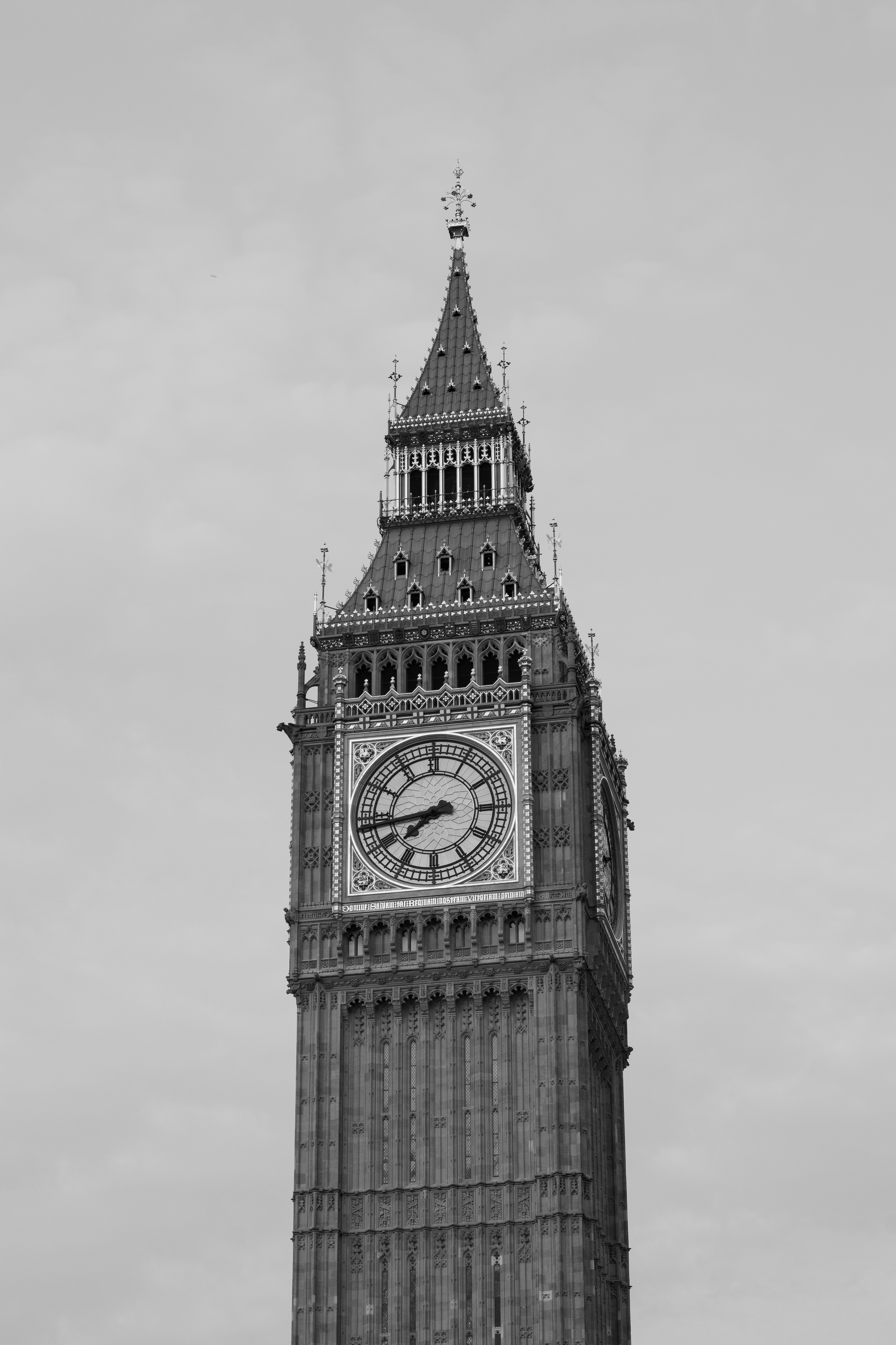 Big ben clock tower against a cloudy sky