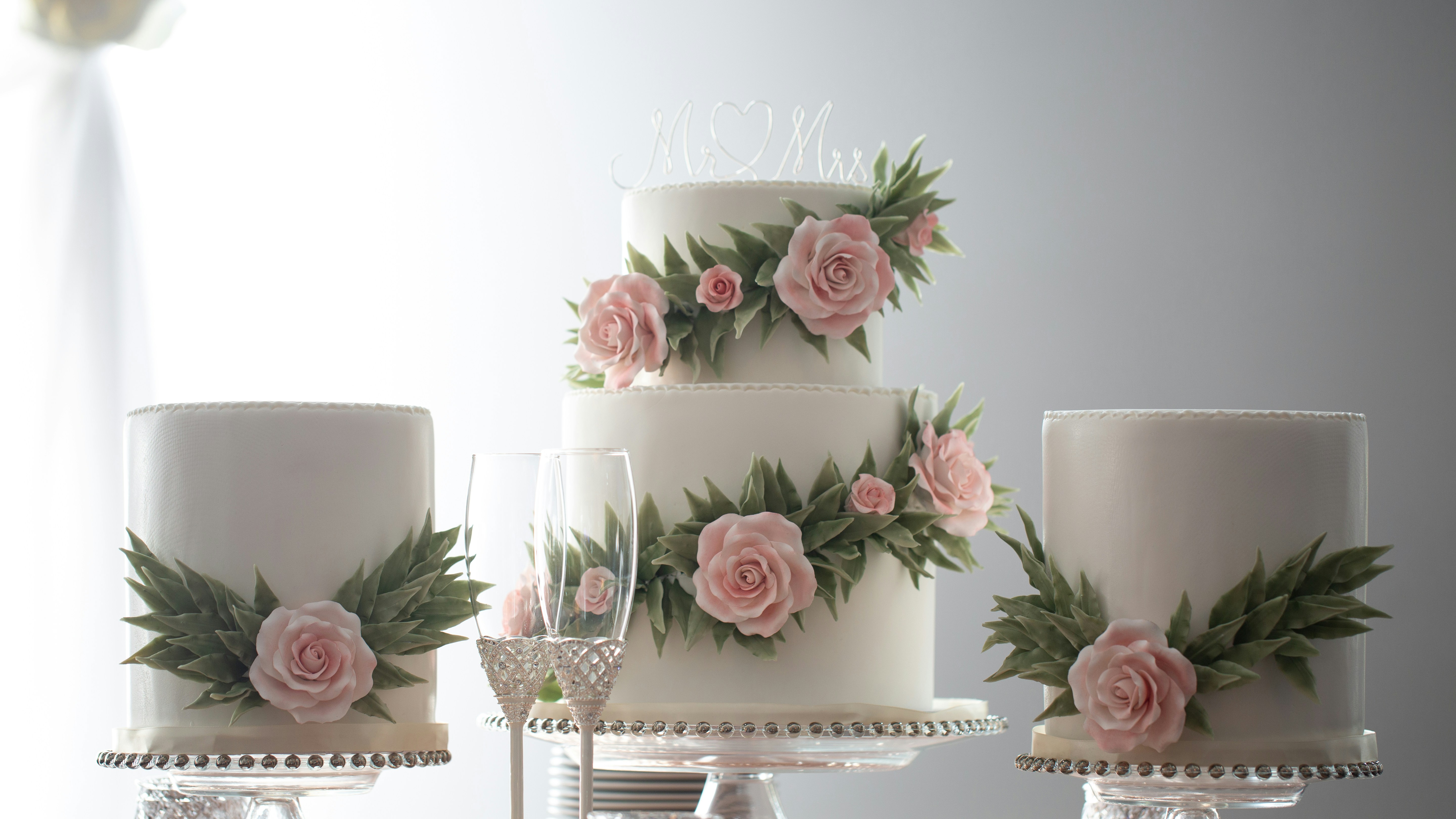 Wedding cake with flowers