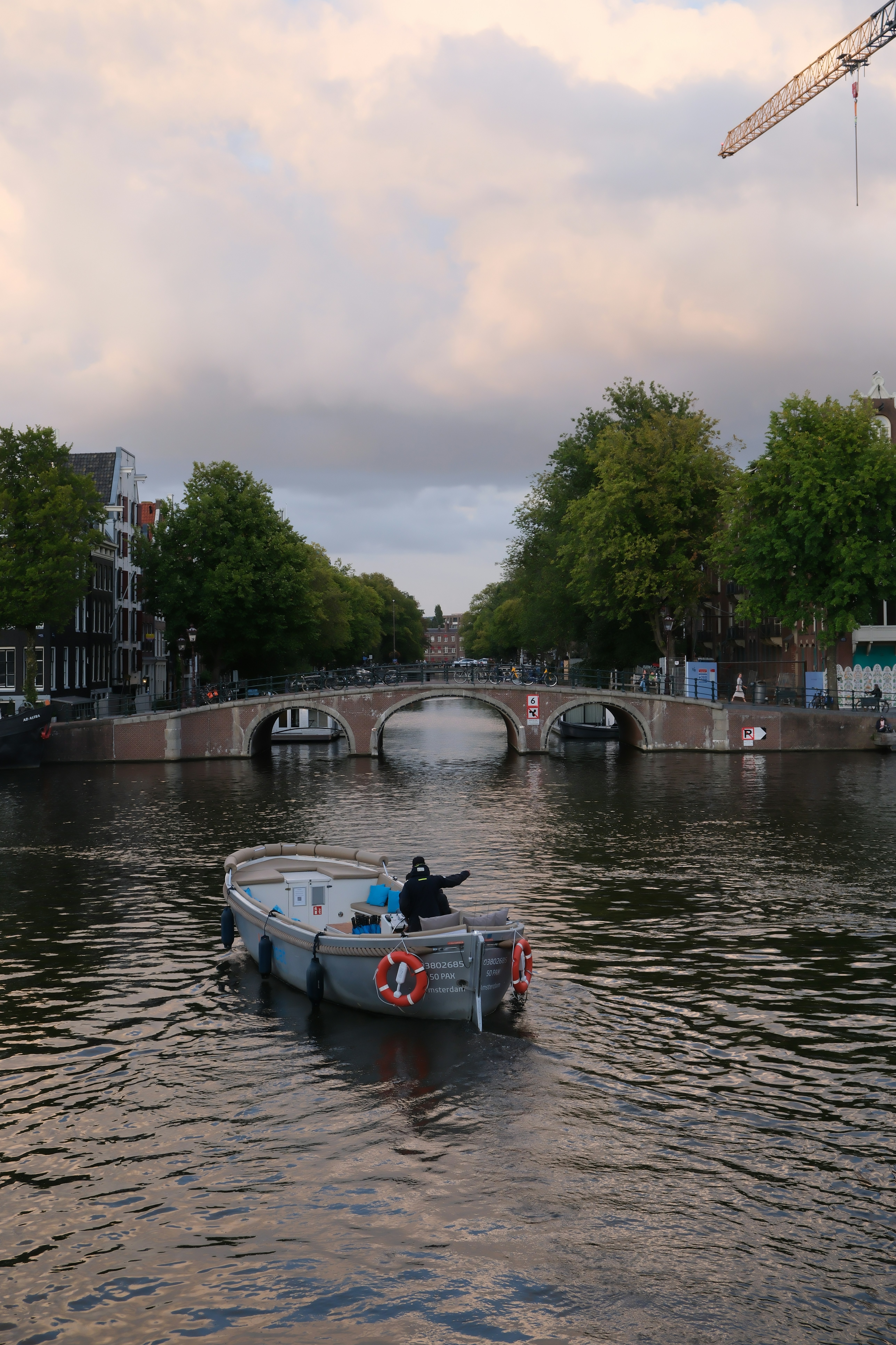 Boat on canal with bridge and buildings - boat-on-canal-with-bridge-and-buildings-YbyDyGT1mmw