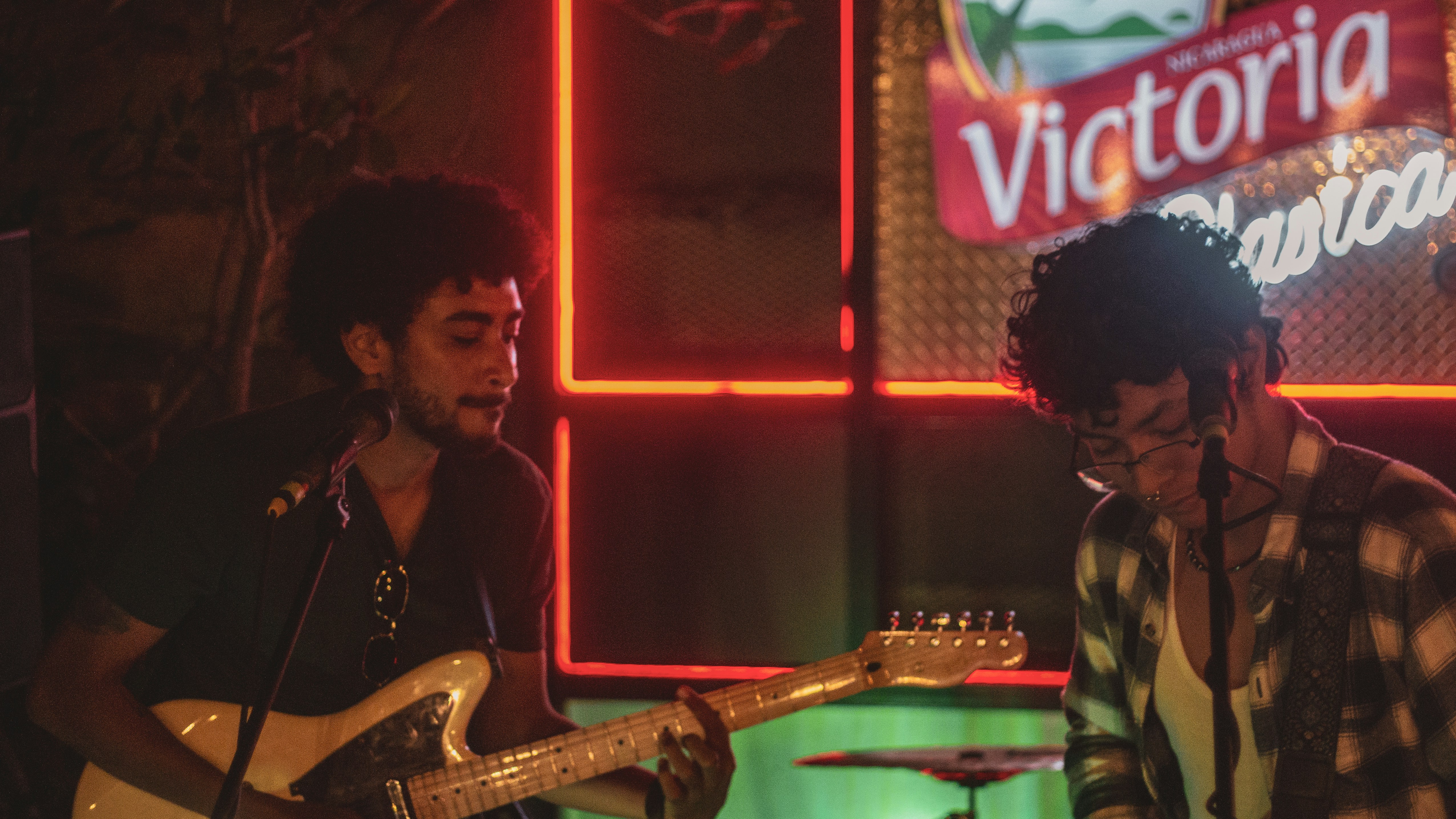 Guide Complet des Radios Rock Françaises : Classique, Hard Rock et Indie