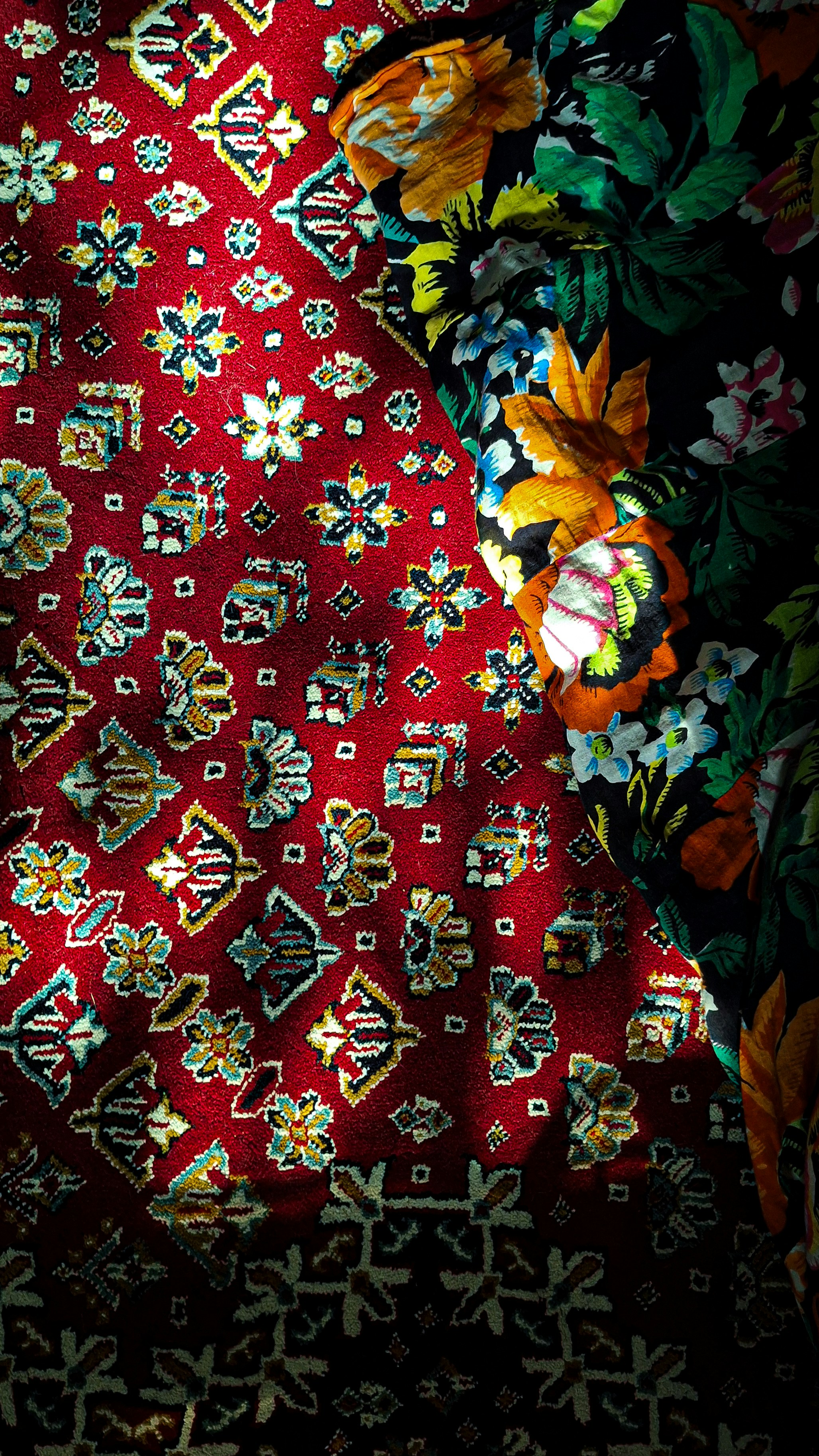 vintage rug wallpaper, wallpaper, Vintage Rugs for Home Office: Style & Comfort 2