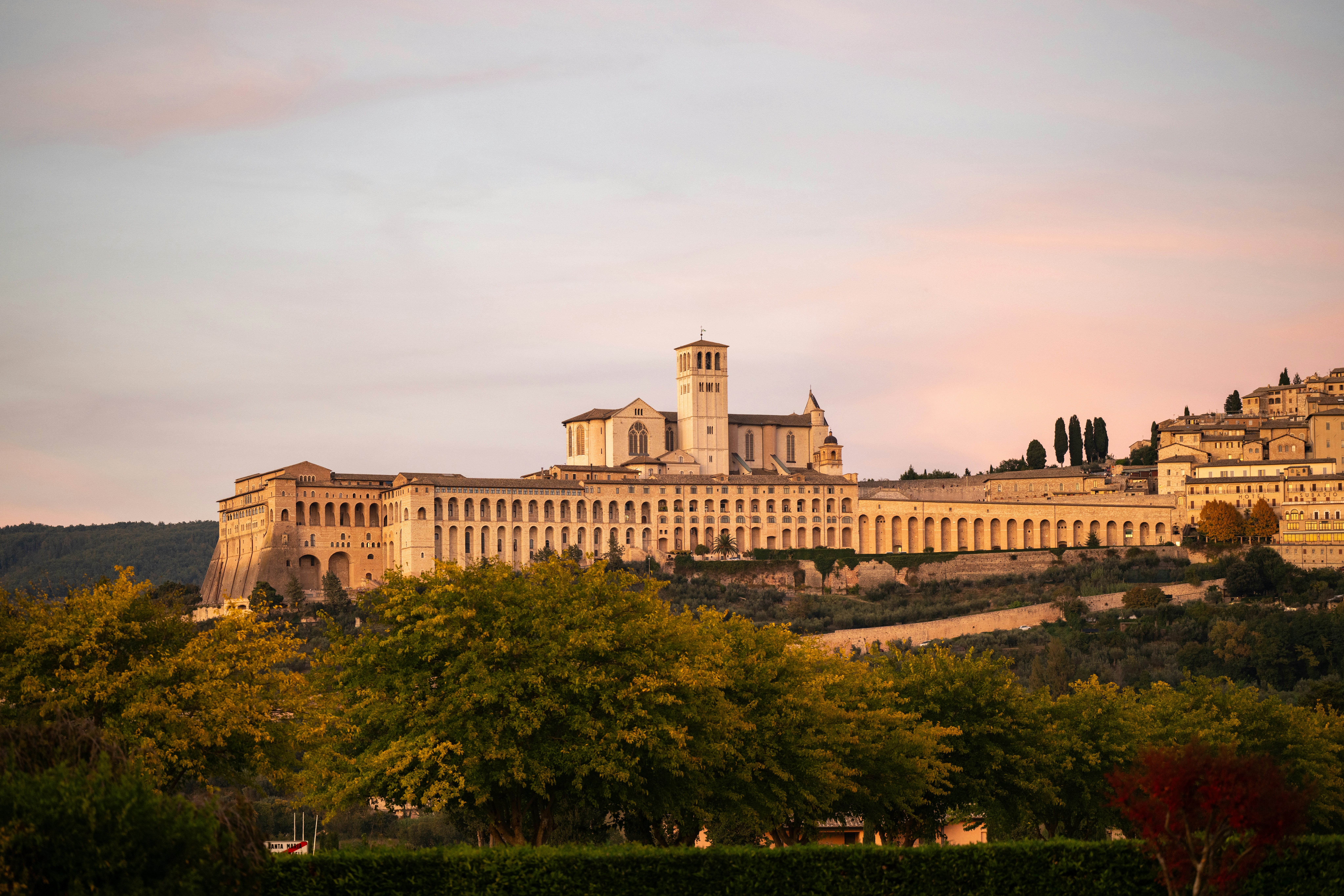 Assisi in giornata: la Basilica di San Francesco e il centro medievale