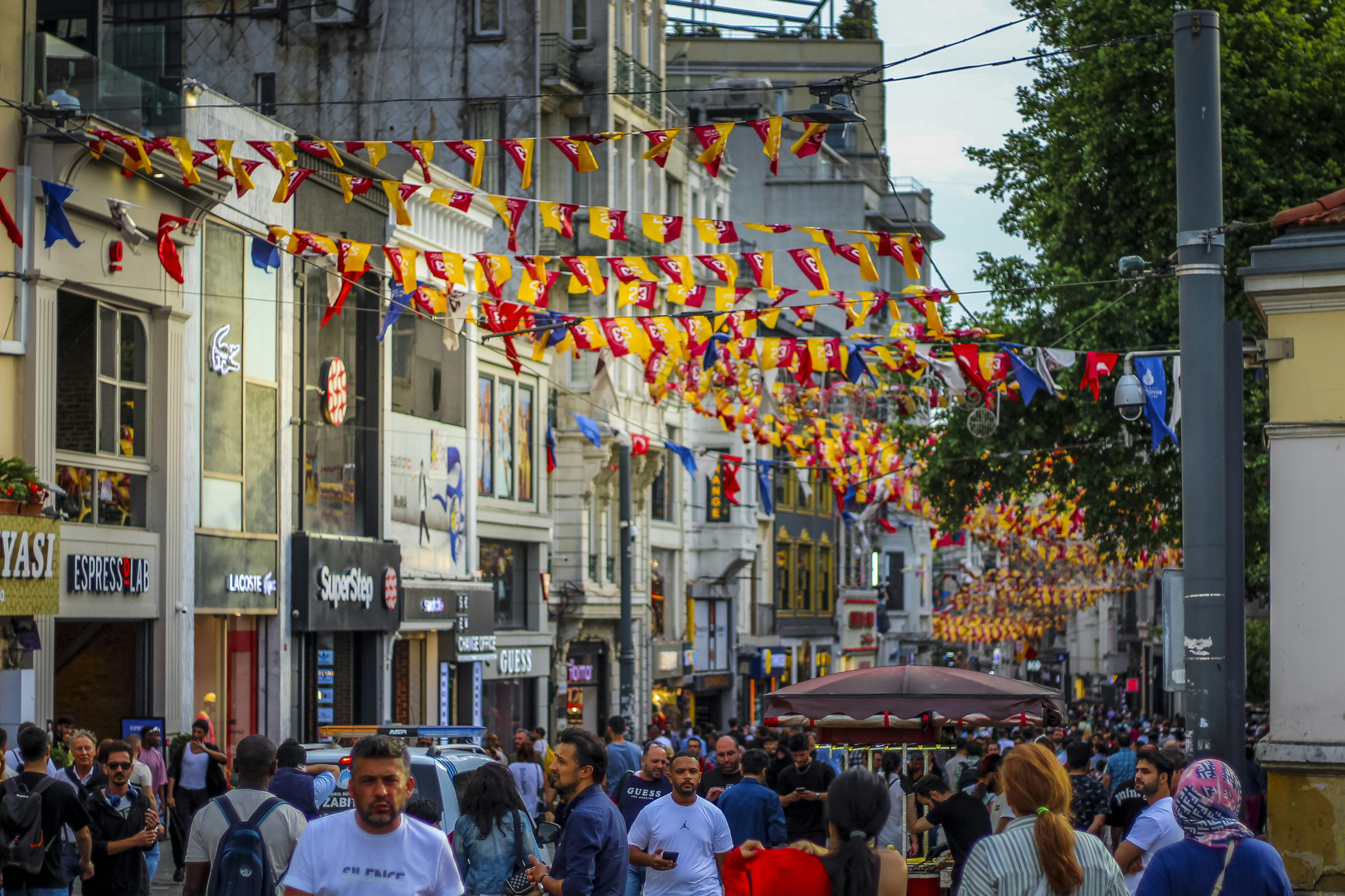 Adana’da 29 Ekim Yol Düzenlemeleri ve Park Yasağı Hayata Geçti - Gündem haberi görseli