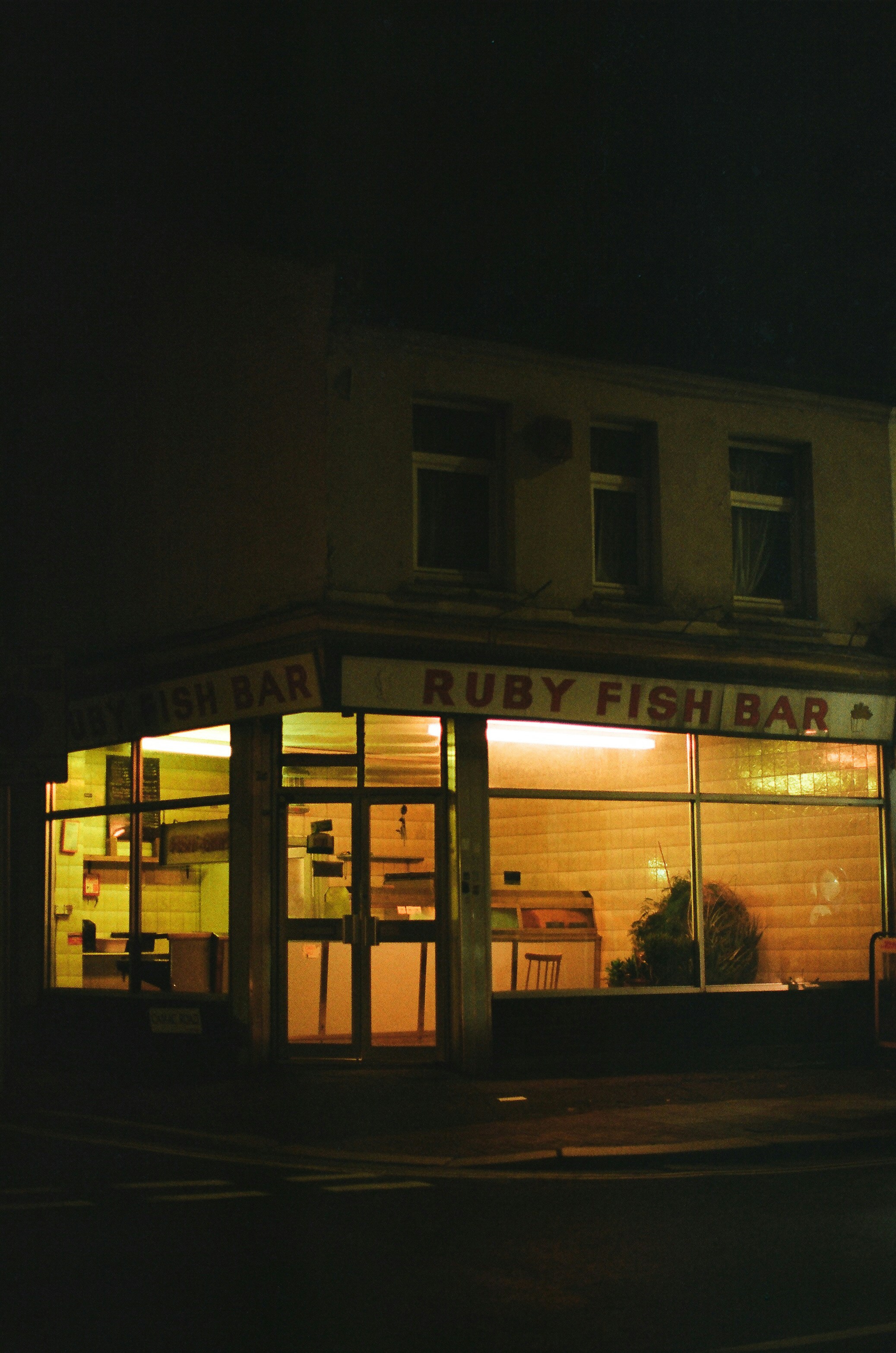 photo-1761208158939-d9e863504dad?ixid=M3wxMjA3fDB8MXxzZWFyY2h8MTl8fGJyaXRpc2glMjBjaGVlc2UlMjBzaG9wfGVufDB8fHx8MTc2MTM1NTY2MXww\u0026ixlib=rb-4.1.0