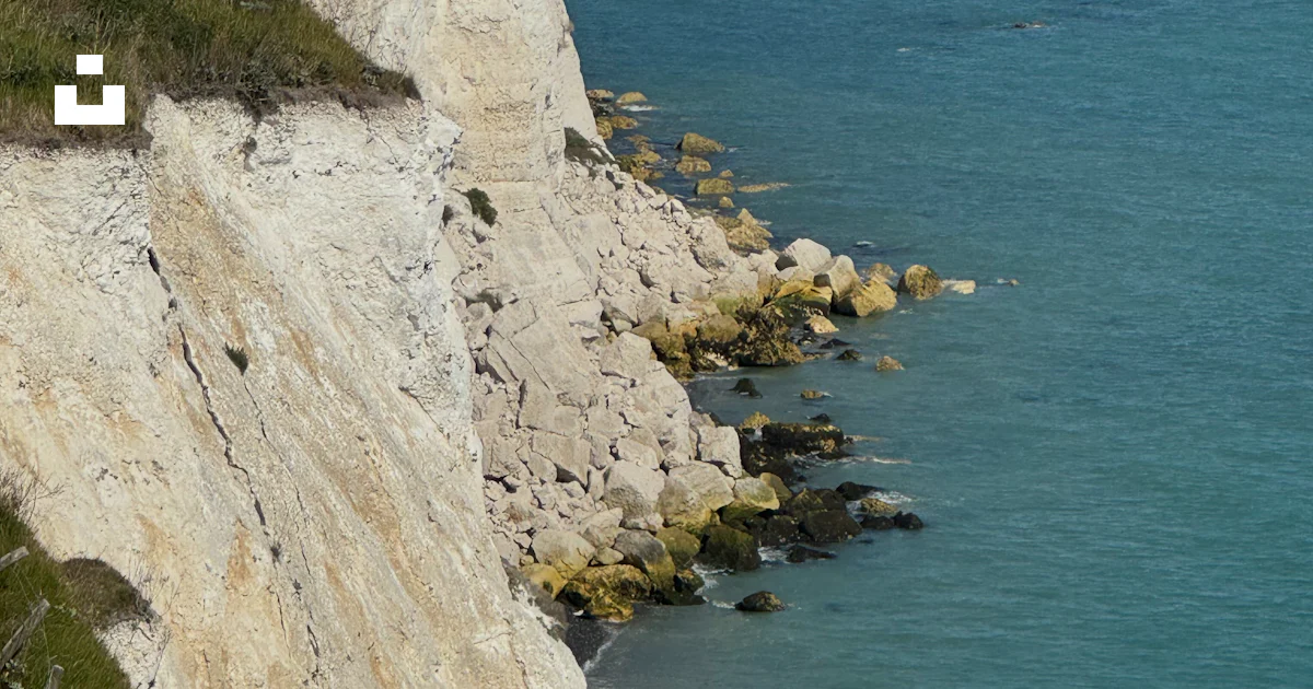 White Cliffs Water Rushing White cliffs overlook the turquoise ocean water photo – Free Sea Image ...