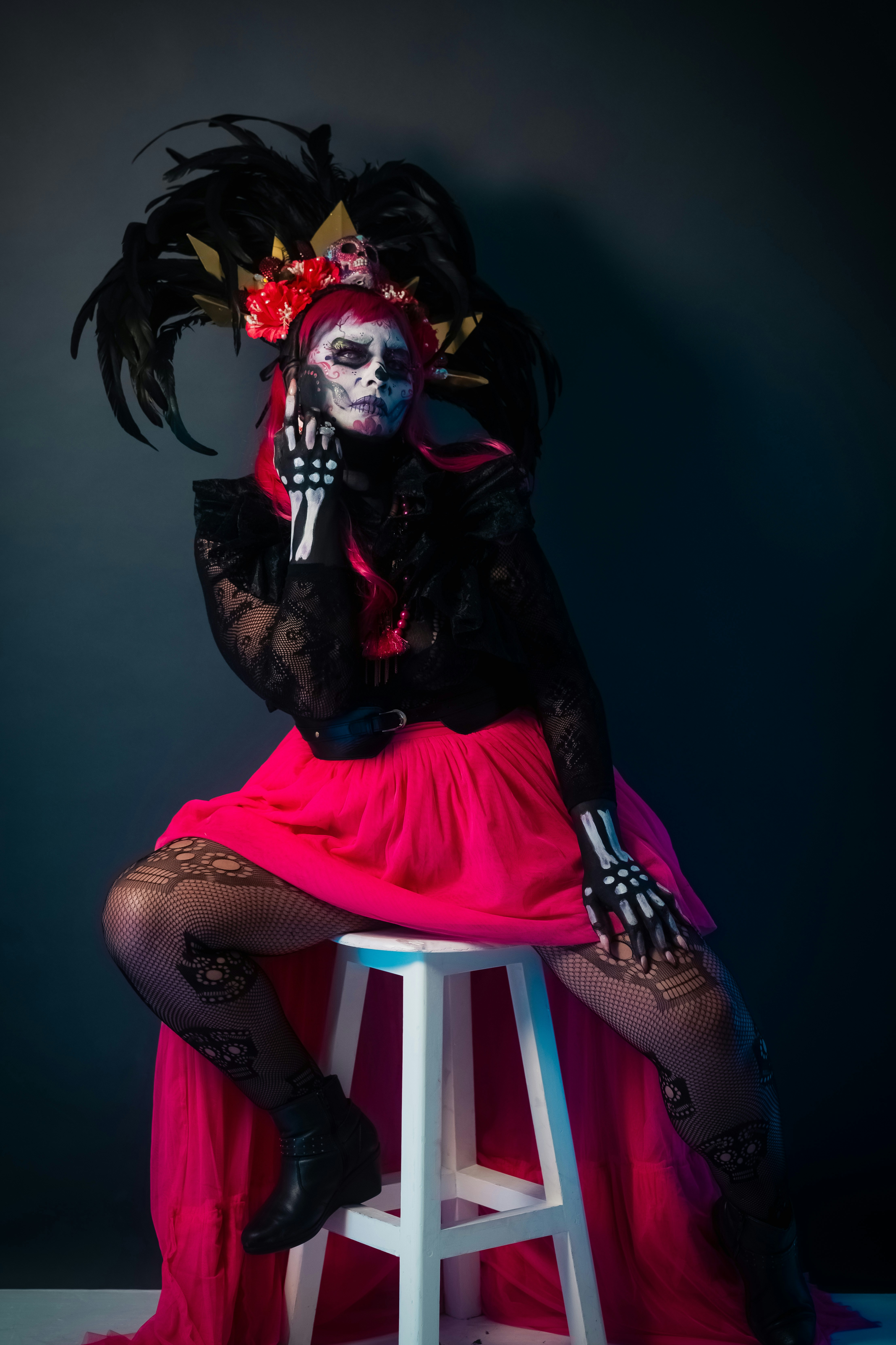 Mulher no dia da composição e do traje mortos