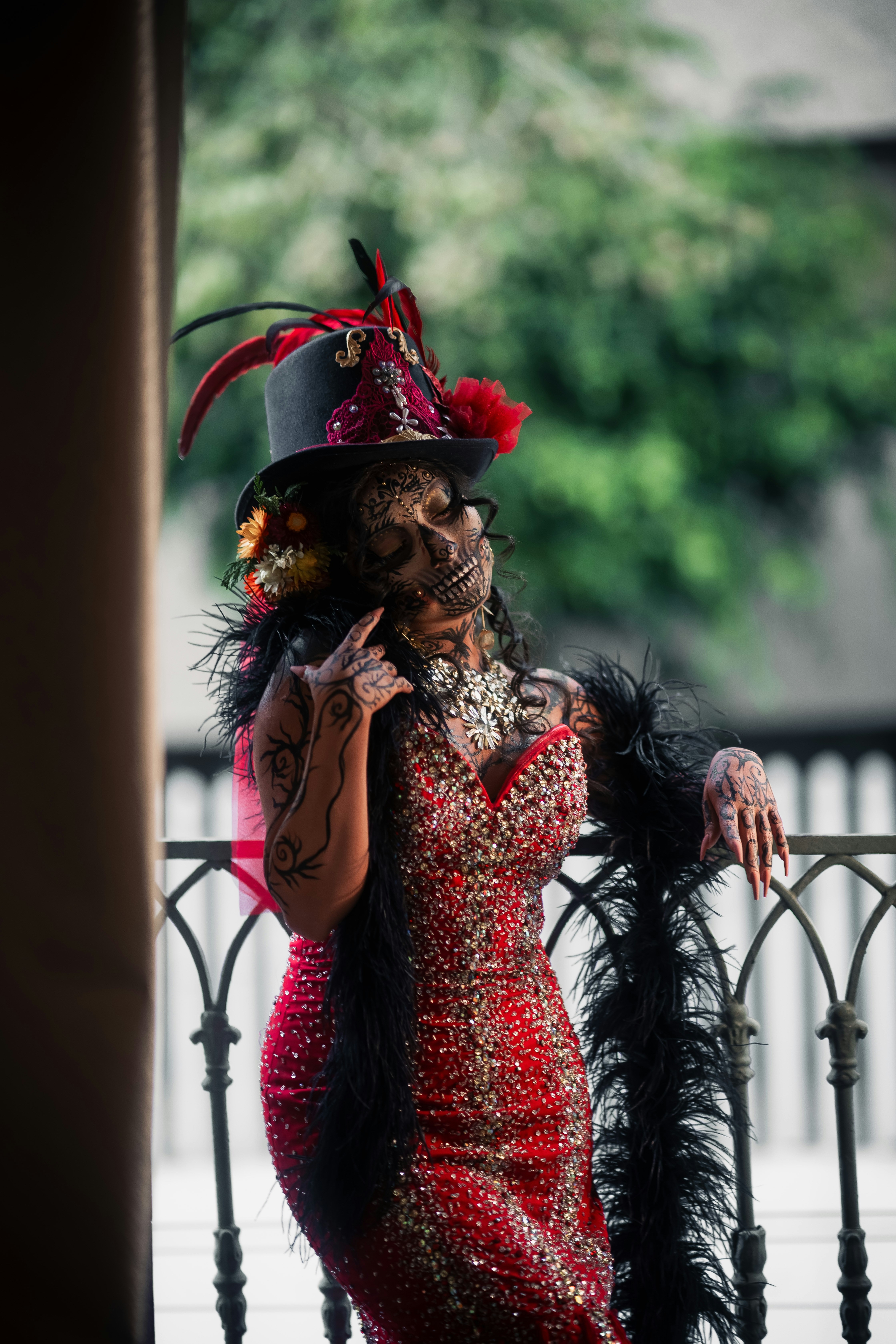 Woman in elaborate day of the dead costume