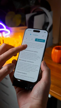 Hands scrolling through article on smartphone screen of a smartphone