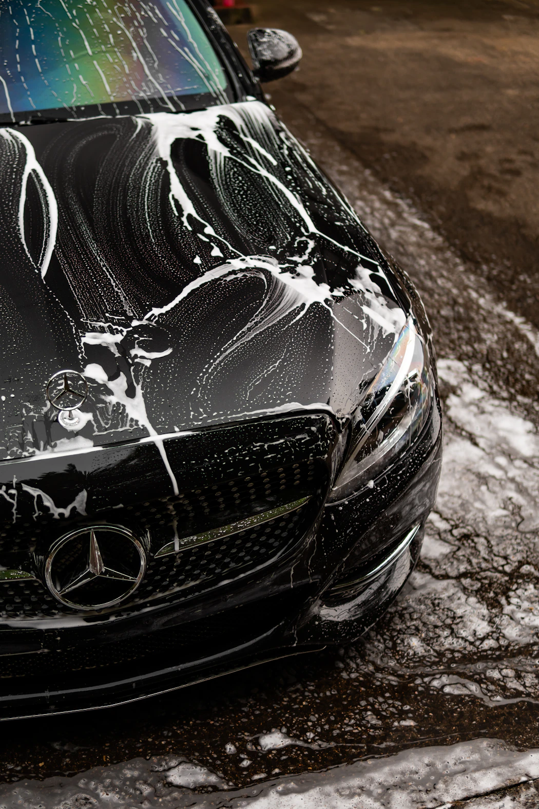 Carro negro con espuma, fotografía de archivo