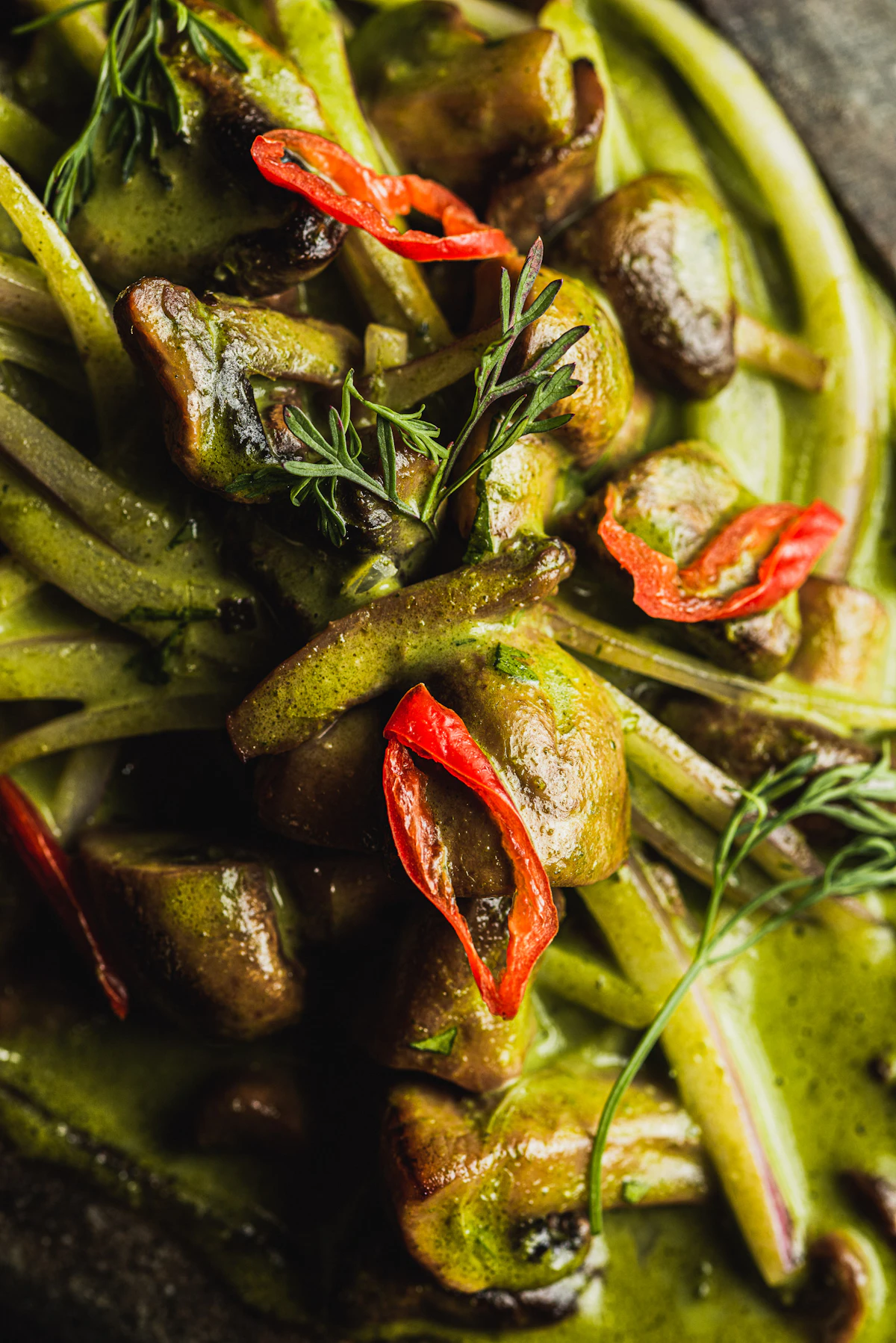 Green curry with mushrooms and chili peppers, illustrating the Massaman Curry guide