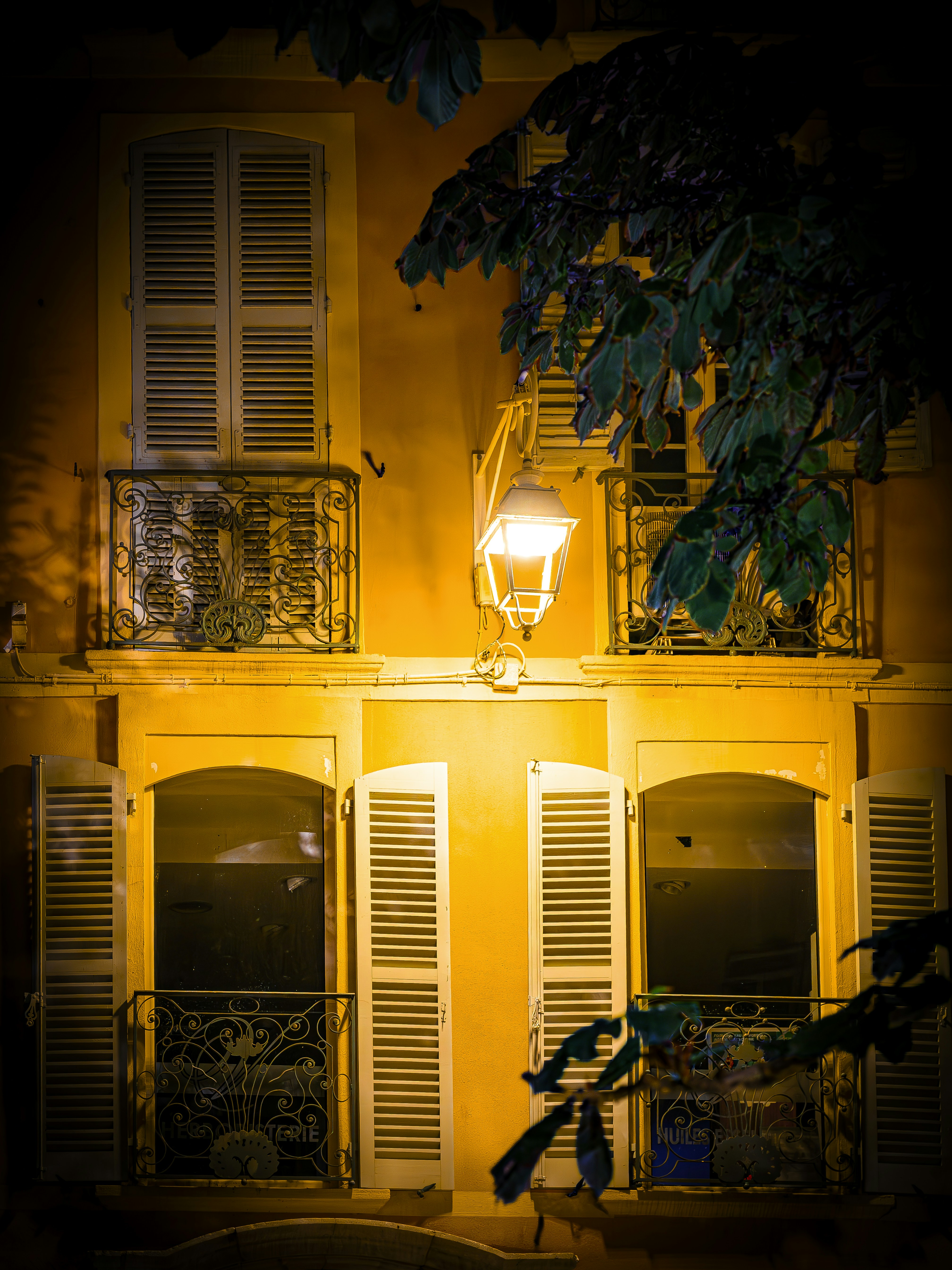 balcony cozy lights, wallpaper, Balcony Styling: Creating Ambiance with Table Lamps 3
