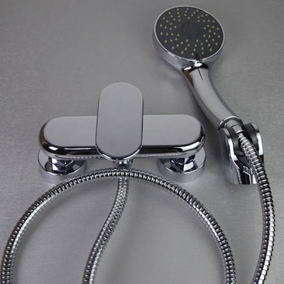 Chrome bathtub faucet with handheld showerhead