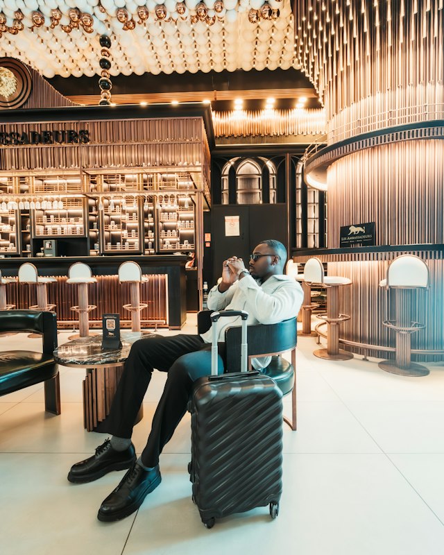Salon d'aéroport premium avec sièges confortables (2)