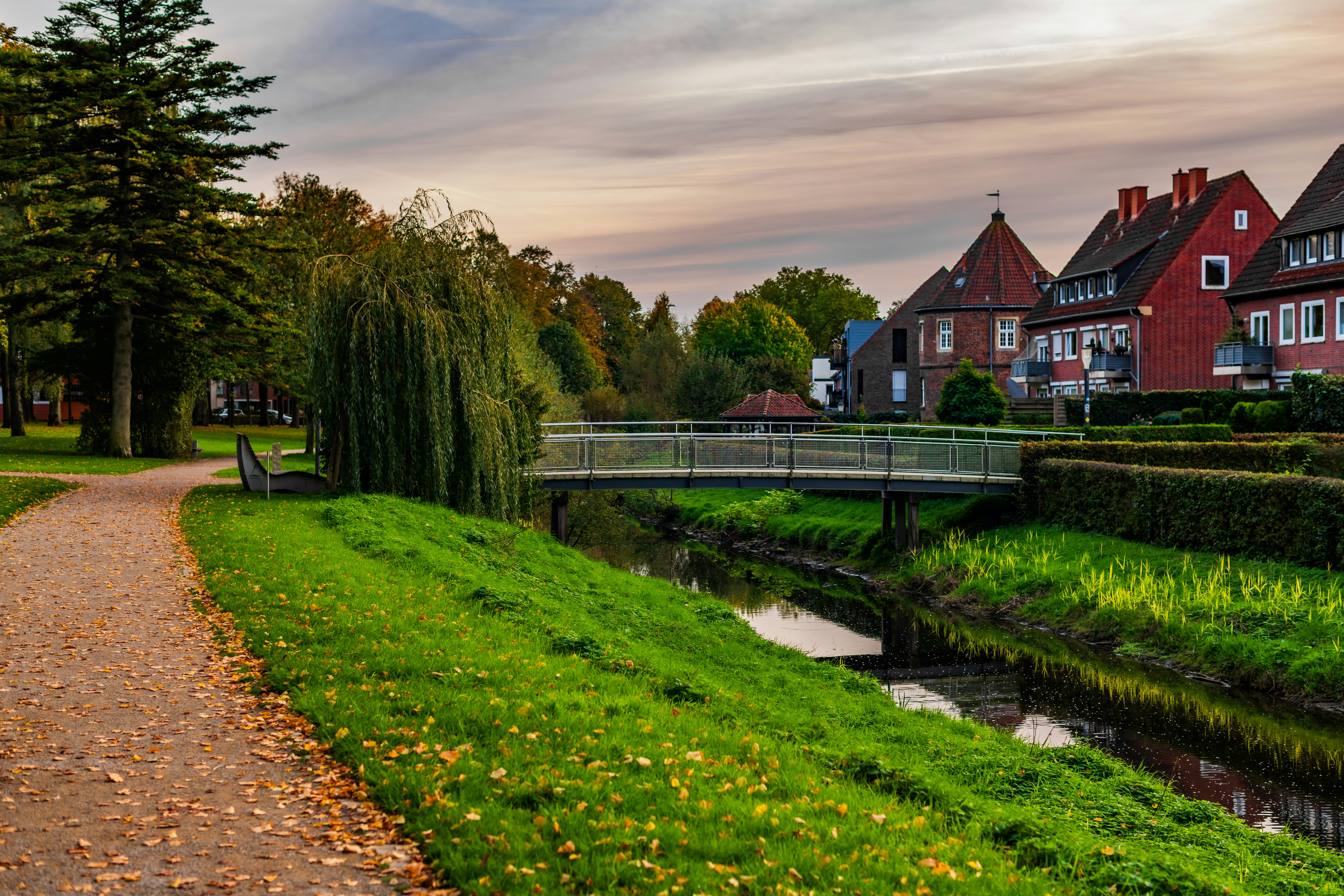 Crafting New Traditions: Community Memorial Services in the Age of Social Media