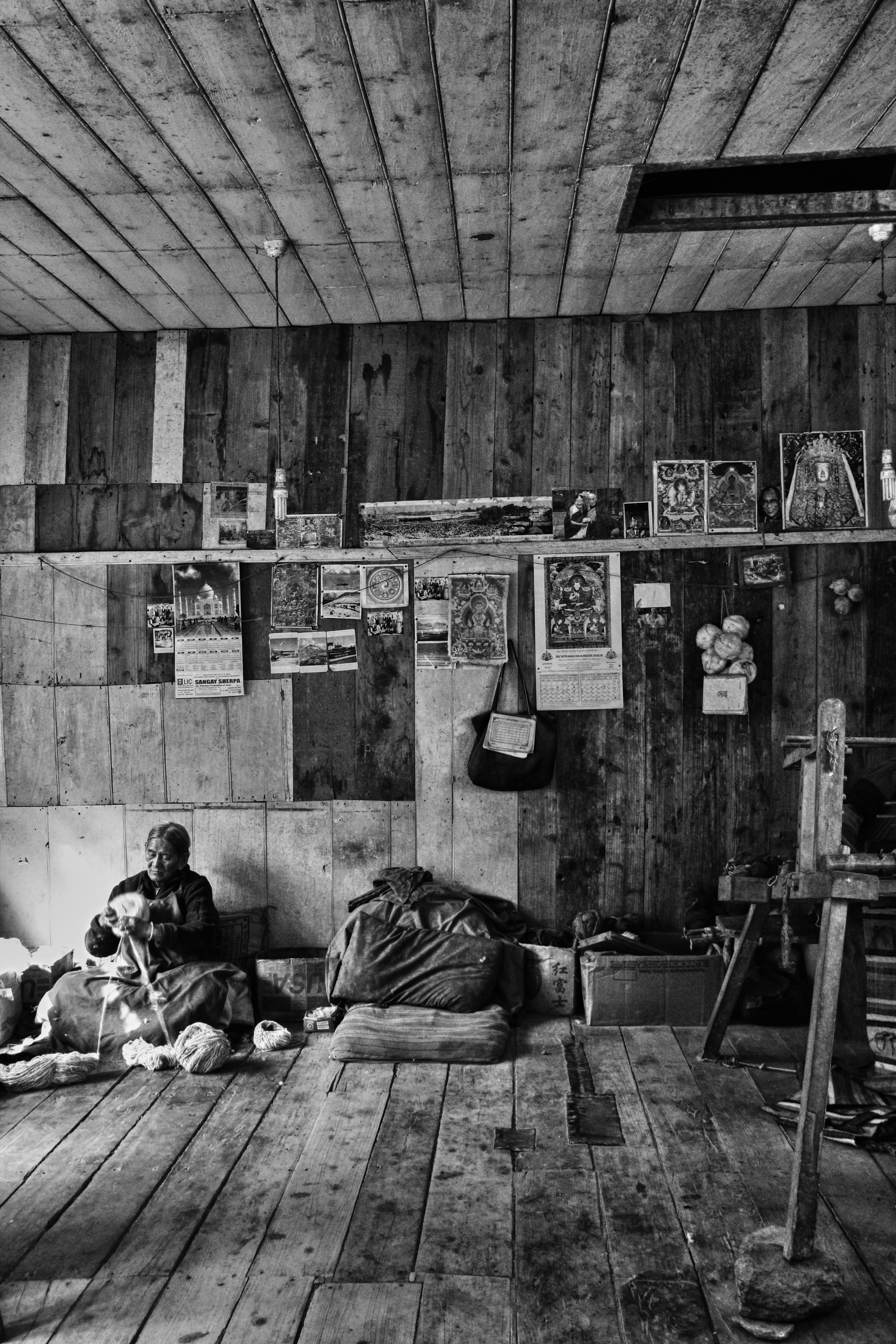 Photo 1761410200178 1d3f45e307f8?ixid=M3w0MzUxNjF8MHwxfHNlYXJjaHwxfHxIaW1hbGF5YW4lMjBjcmFmdHN8ZW58MHx8fHwxNzY3NDU5NTQwfDA&ixlib=rb 4.1