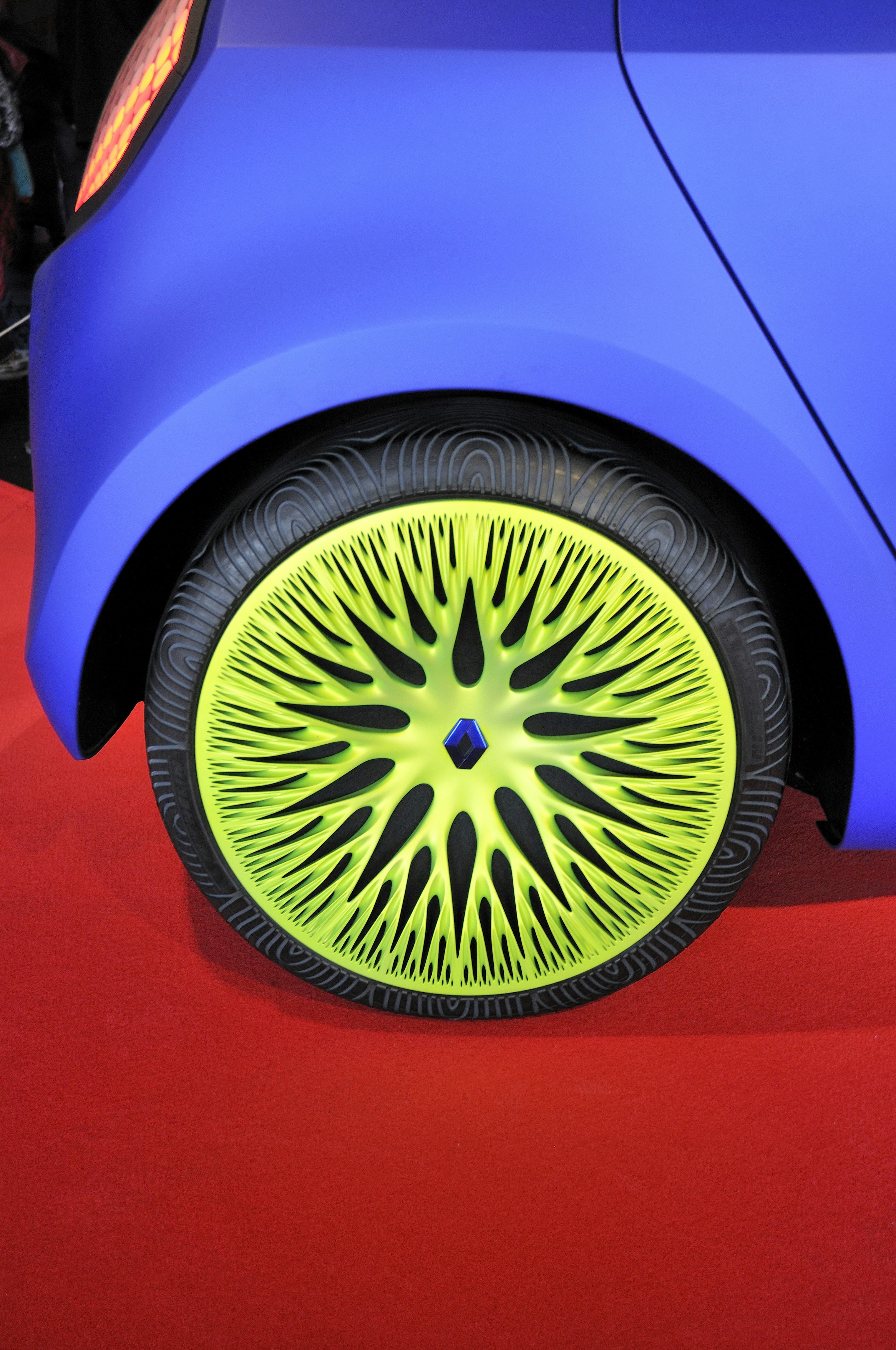 2026 Guide: How Smart Tires and Predictive Maintenance Are Changing Buy/Sell Decisions