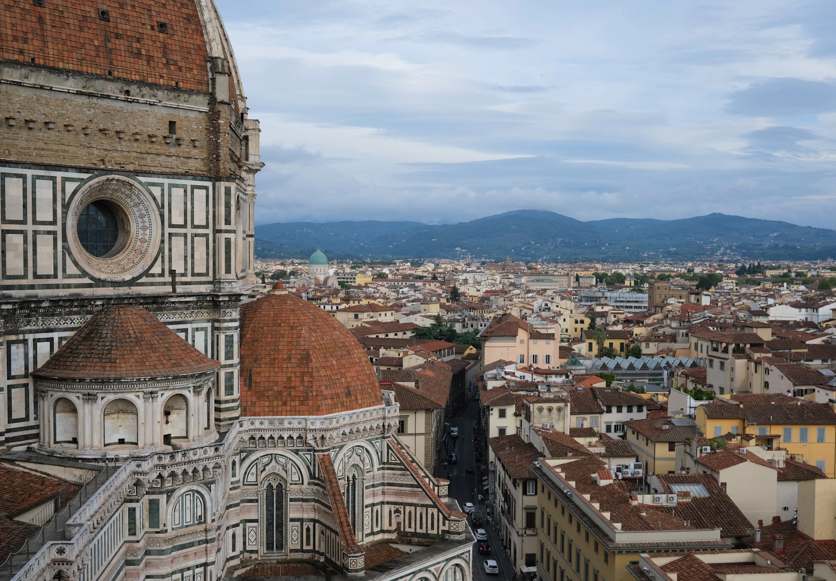 Uitzicht over de daken van Florence met de koepel van de Duomo