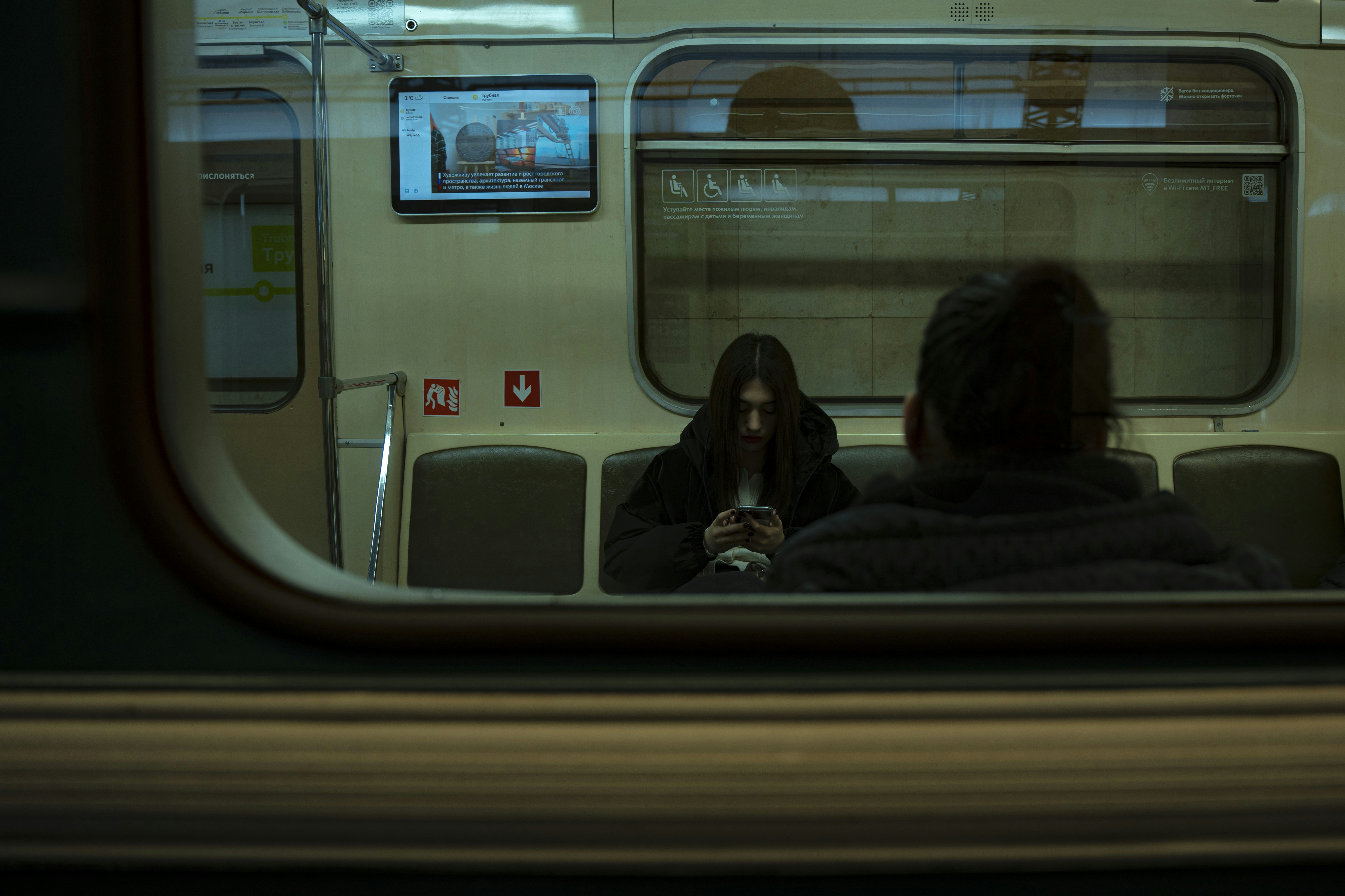 Choosing the Best Phone Plan for Long-Distance Bus Commuters