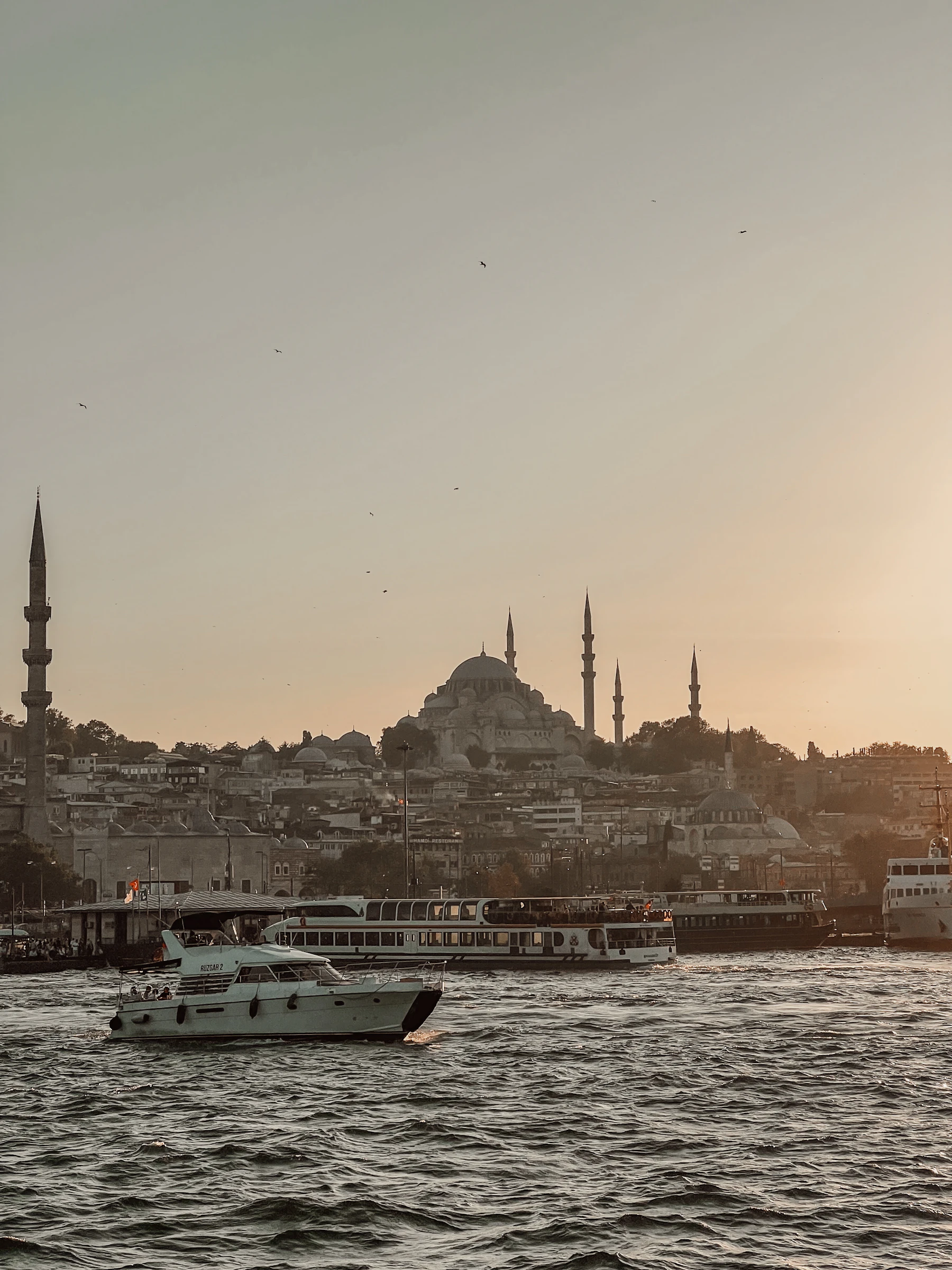 Boğaz’da bir yalı, dizi setlerinin en sevdiği manzara.